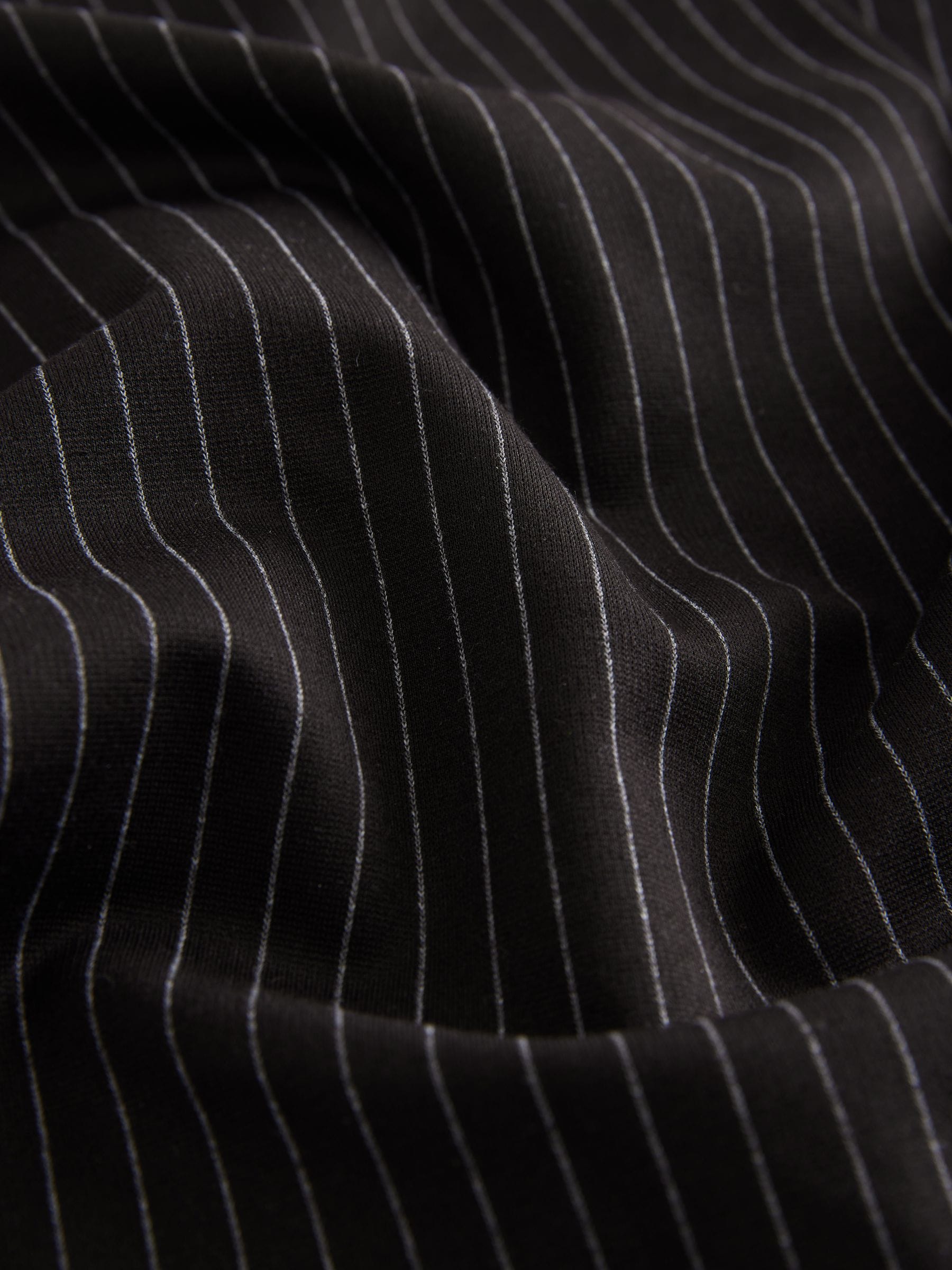 Zwart met krijtstreep - Smoothing Ponte Jersey Broek met Wijde Pijpen