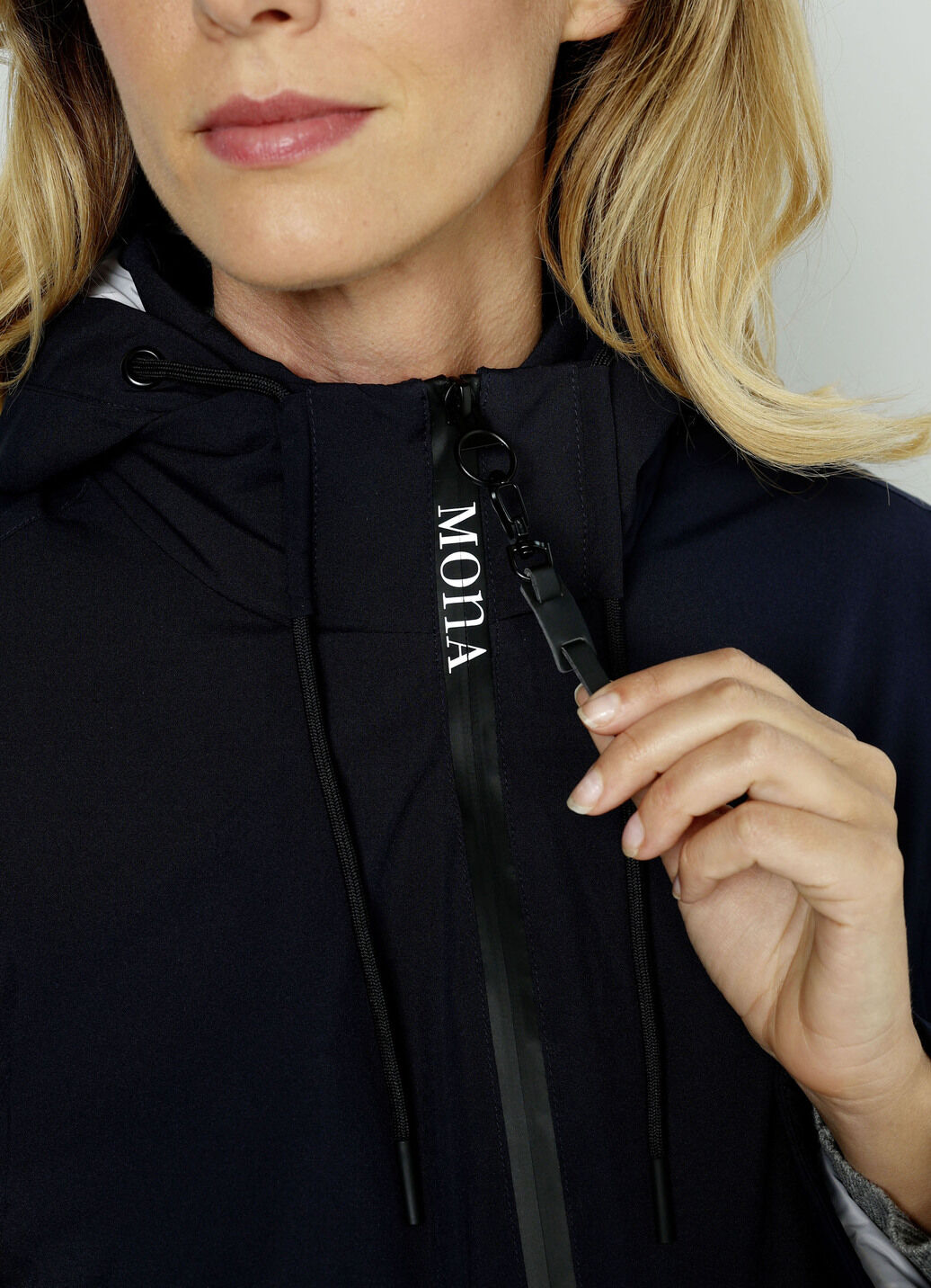 Funktionsjacke mit abnehmbarer Kapuze