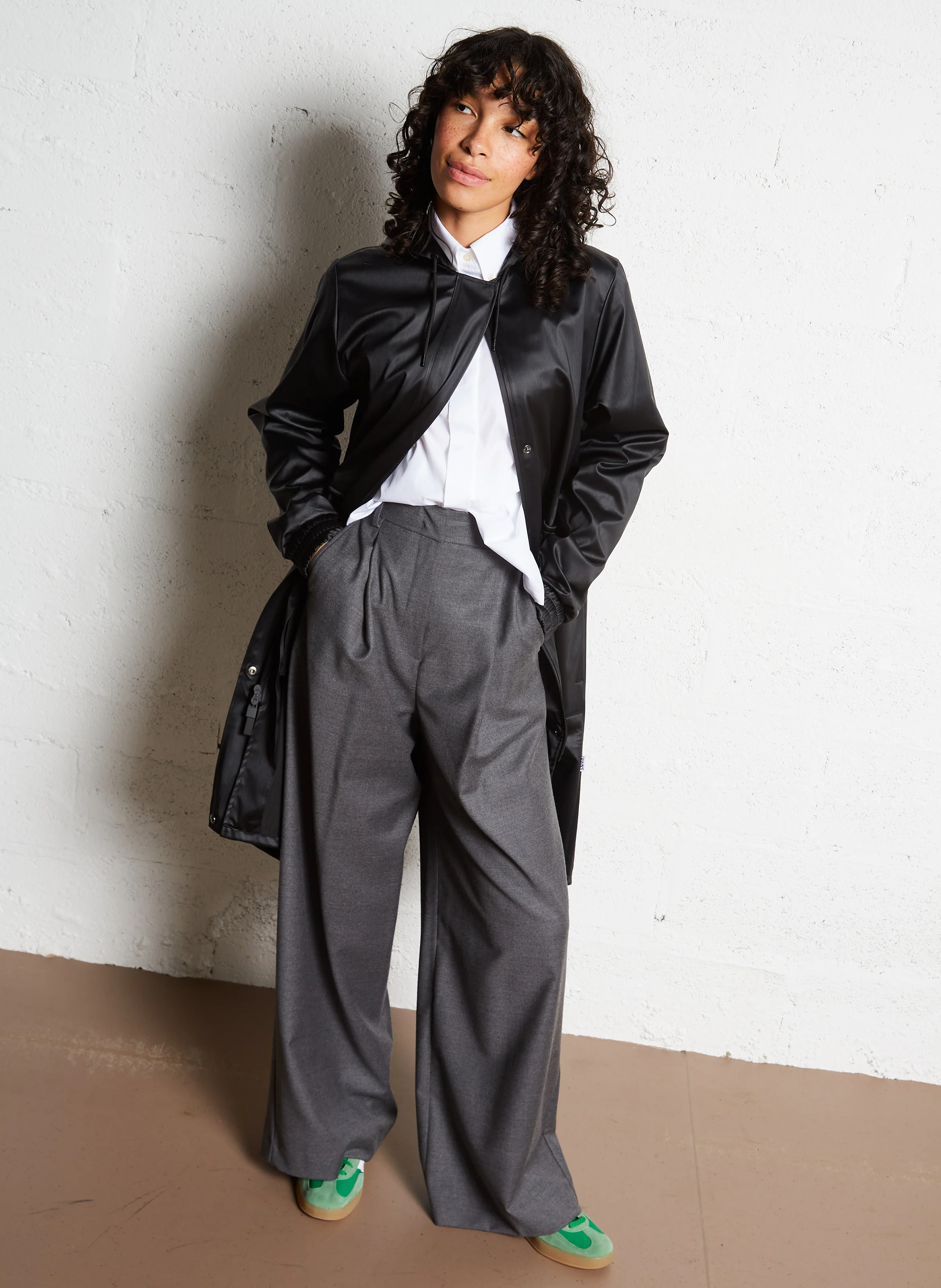 STRING PARKA - Imperméable droit col rond à capuche | Noir