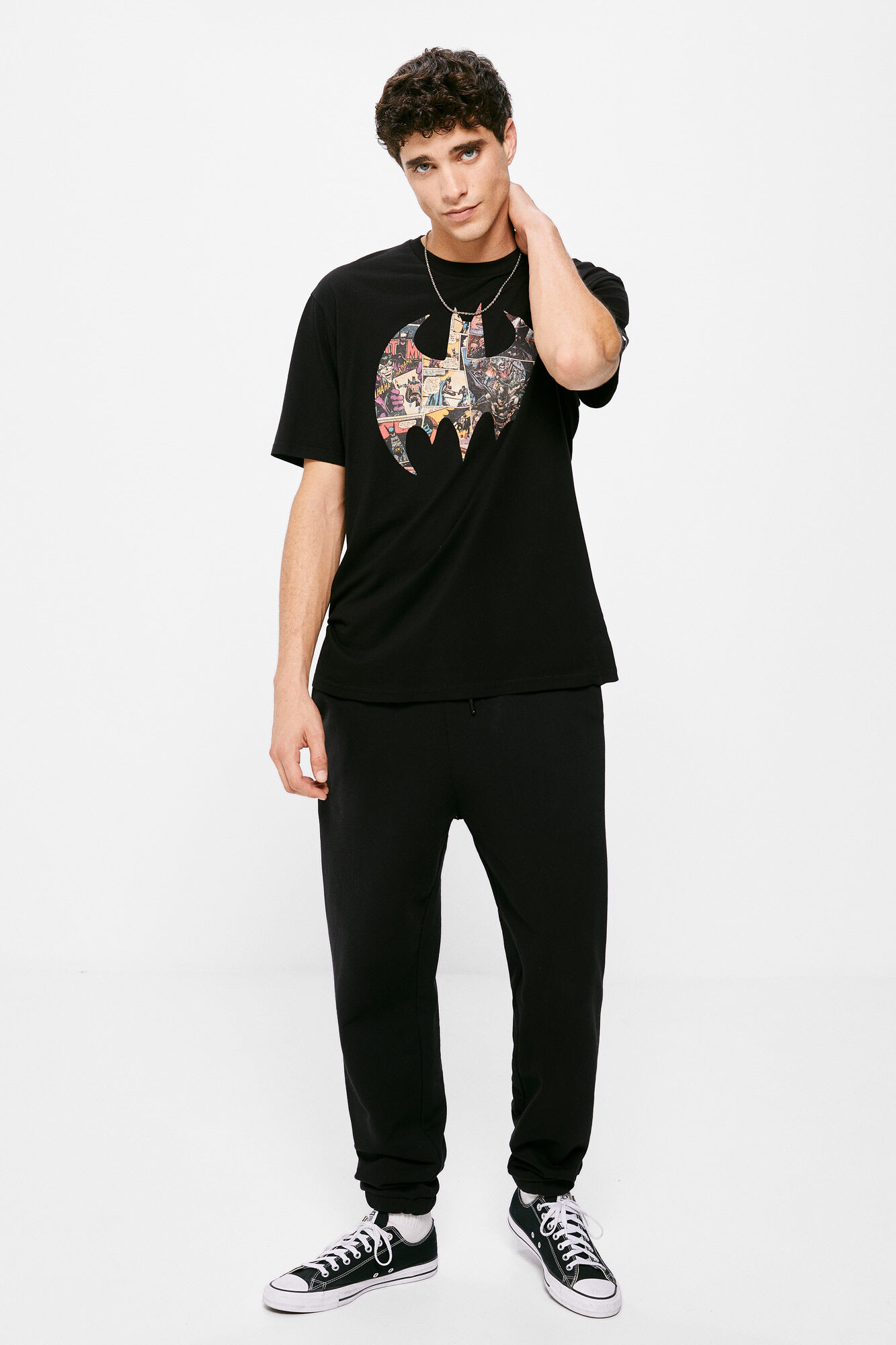 Camiseta preta com o logo do Batman