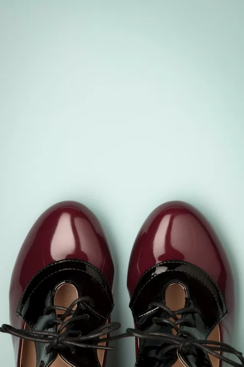Banned Retro Retro influencer pumps in bordeaux en zwart