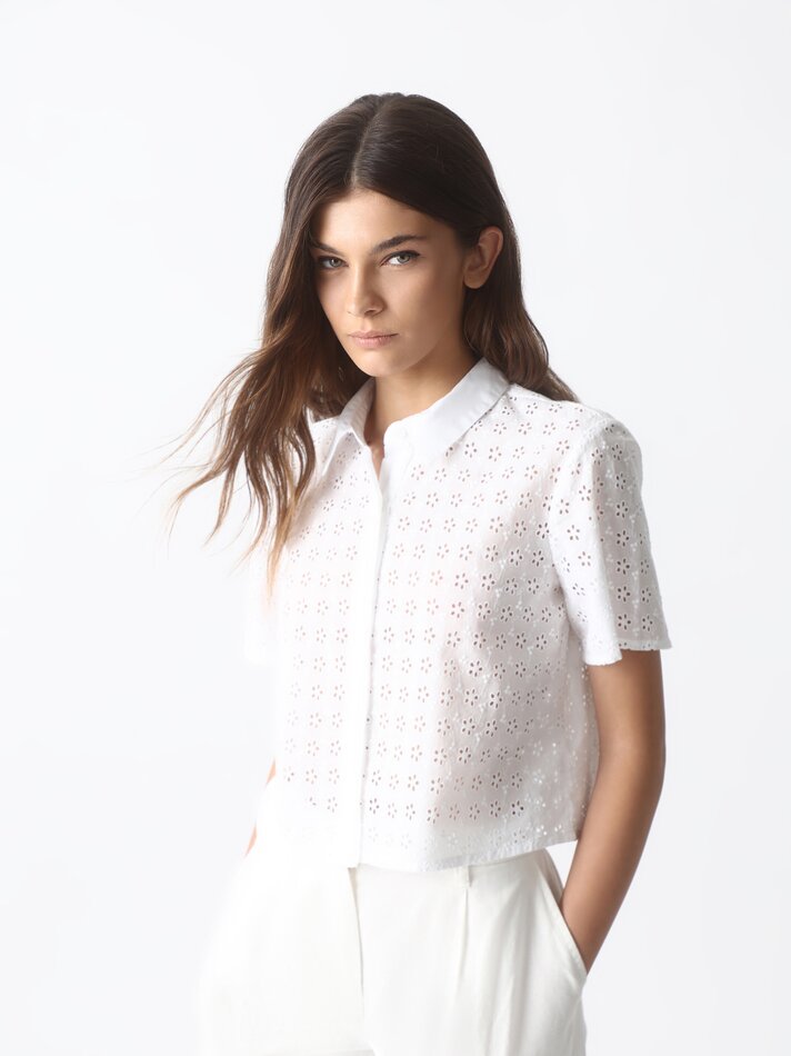 Camisa com bordado suíço - Branca