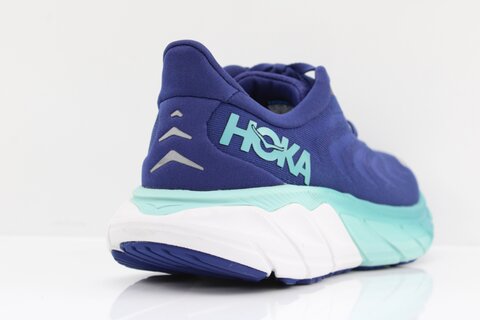HOKA Arahi 6
