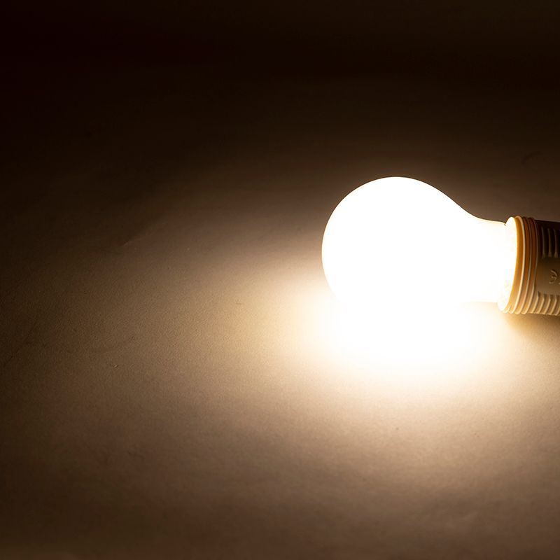 Smart E27 dimbare LED lamp A60 mat 7W 806 lm 2200-4000K