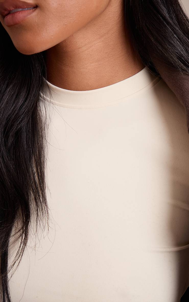 Crème Top À Manches Courtes Sculptant Contour Tall