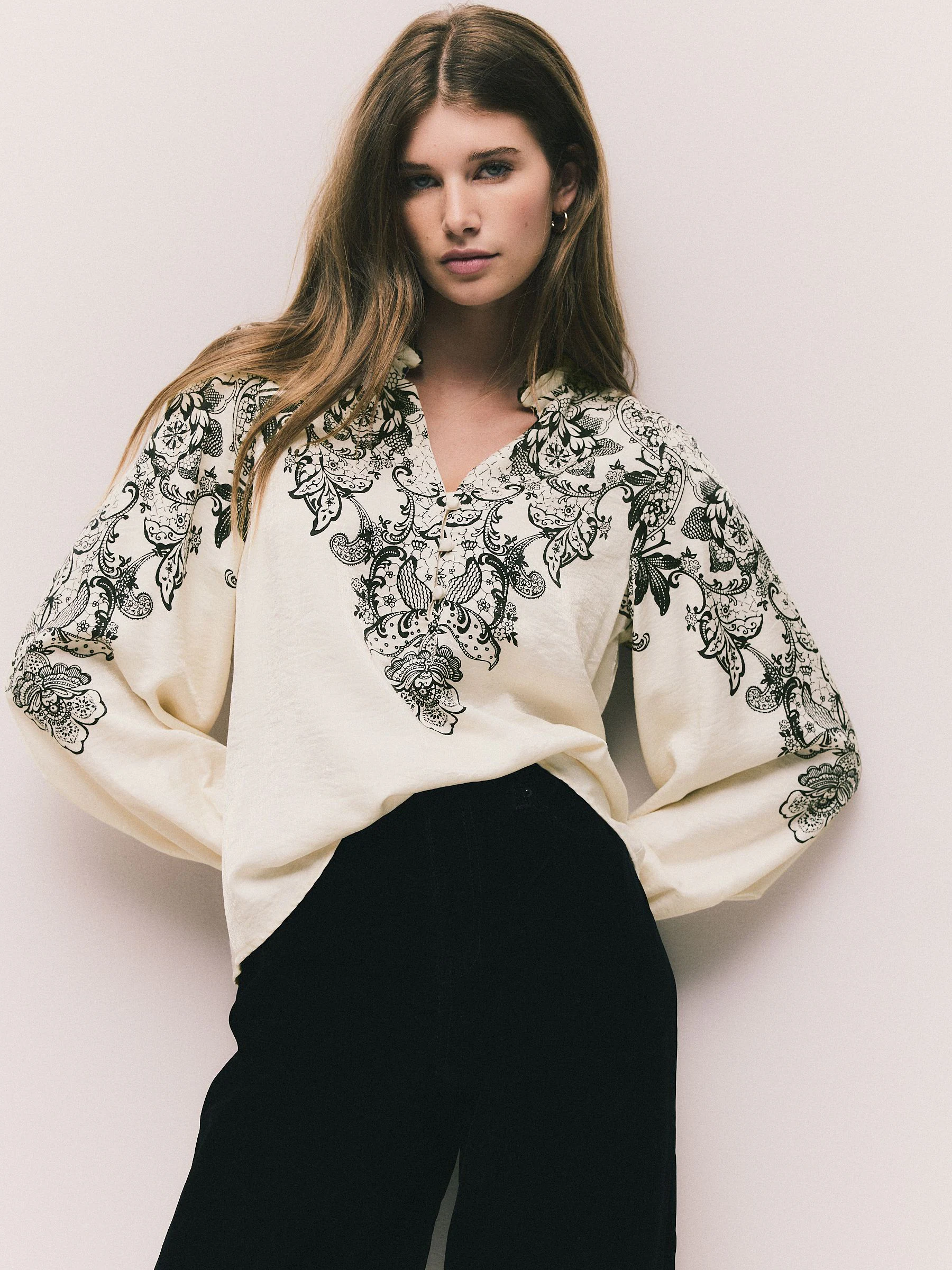 Zwart/ecru - Floral Placement Lace Trim Ruffle Blouse