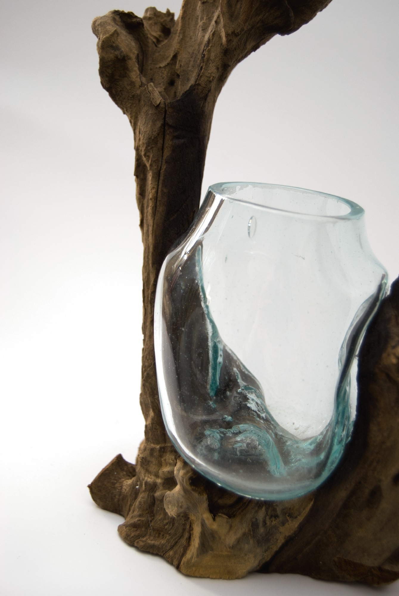 Glasvase auf Wurzelholz, B ca. 20 cm, H 15-20 cm, T ca. 14 cm von fischer's lagerhaus