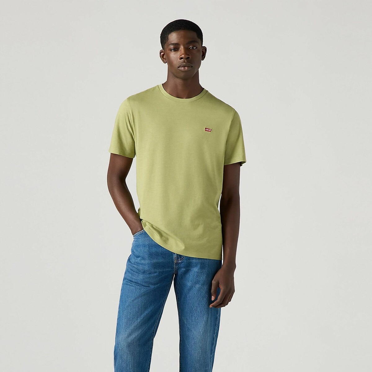 Camiseta LEVI'S com gola redonda e mangas curtas.