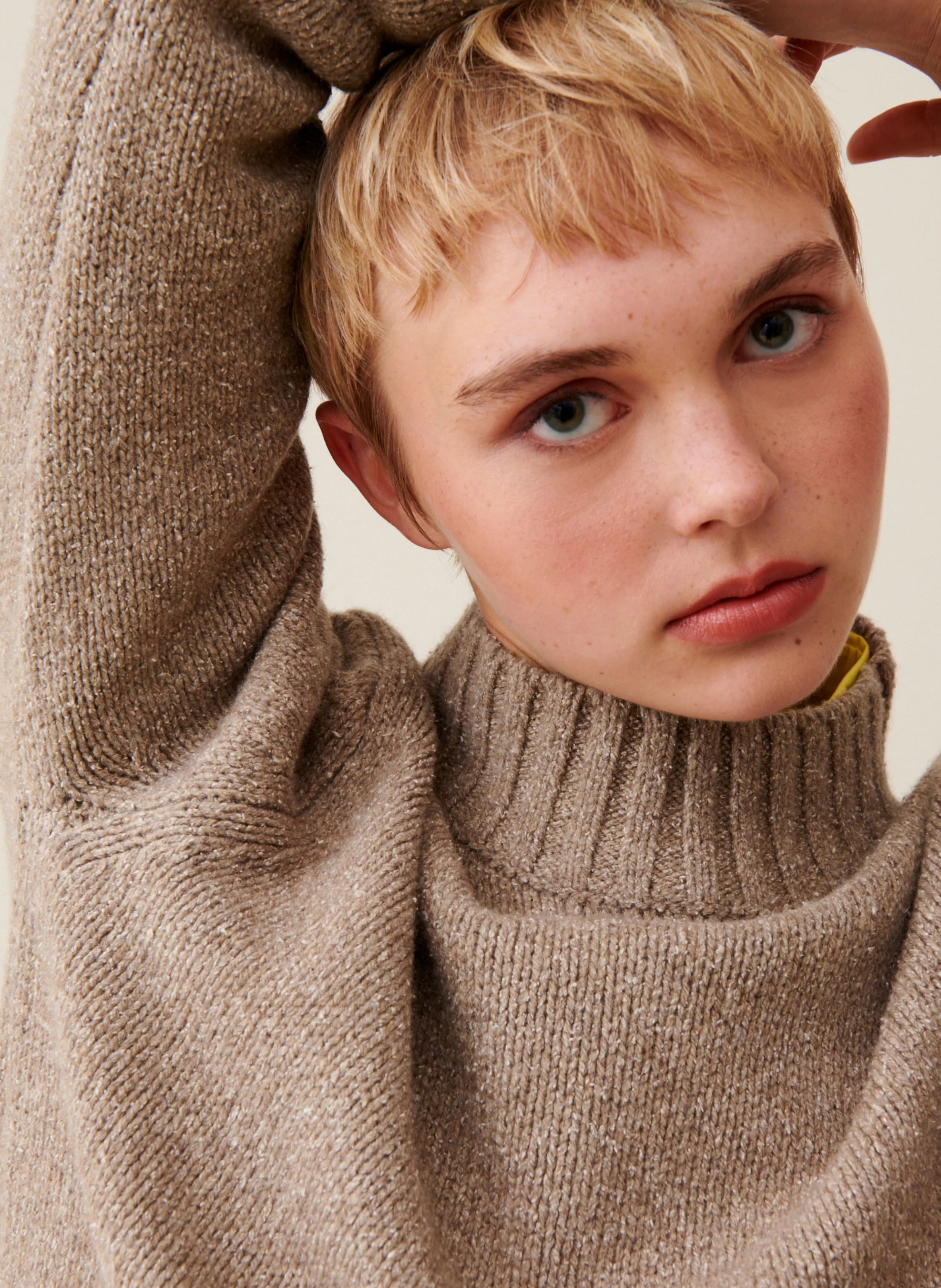 Pull col montant en laine et en soie mélangés | Beige