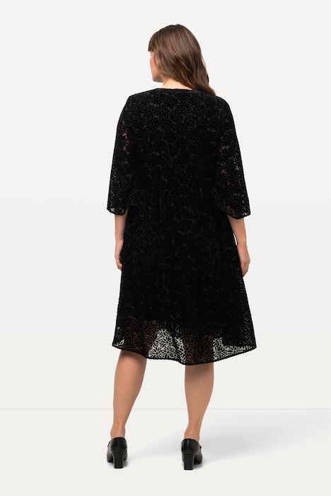 Samt-Midikleid, Ausbrennermuster, Rundhals, 3/4-Arm