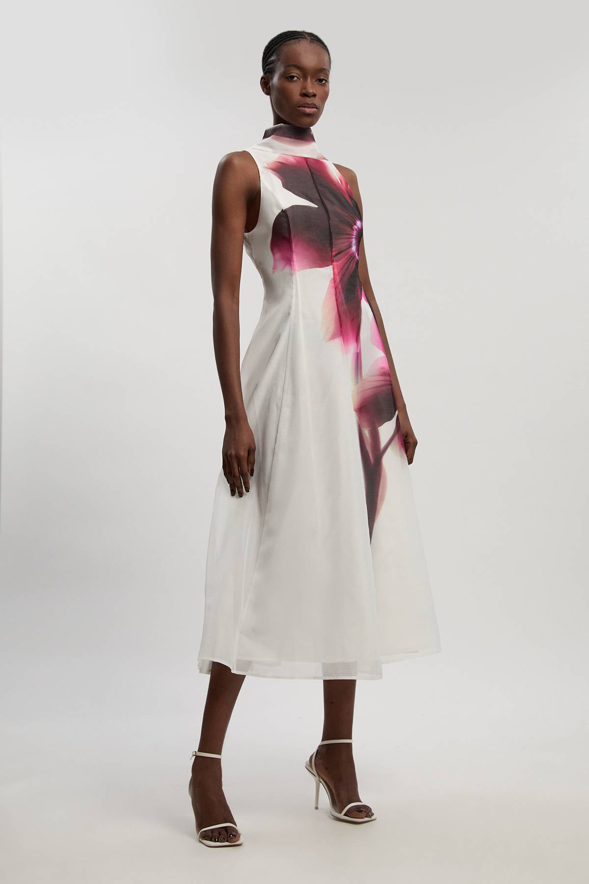 KarenMillen Robe Longue Tissée À Imprimé Floral Photographique Avec Détail Foulard En Organza