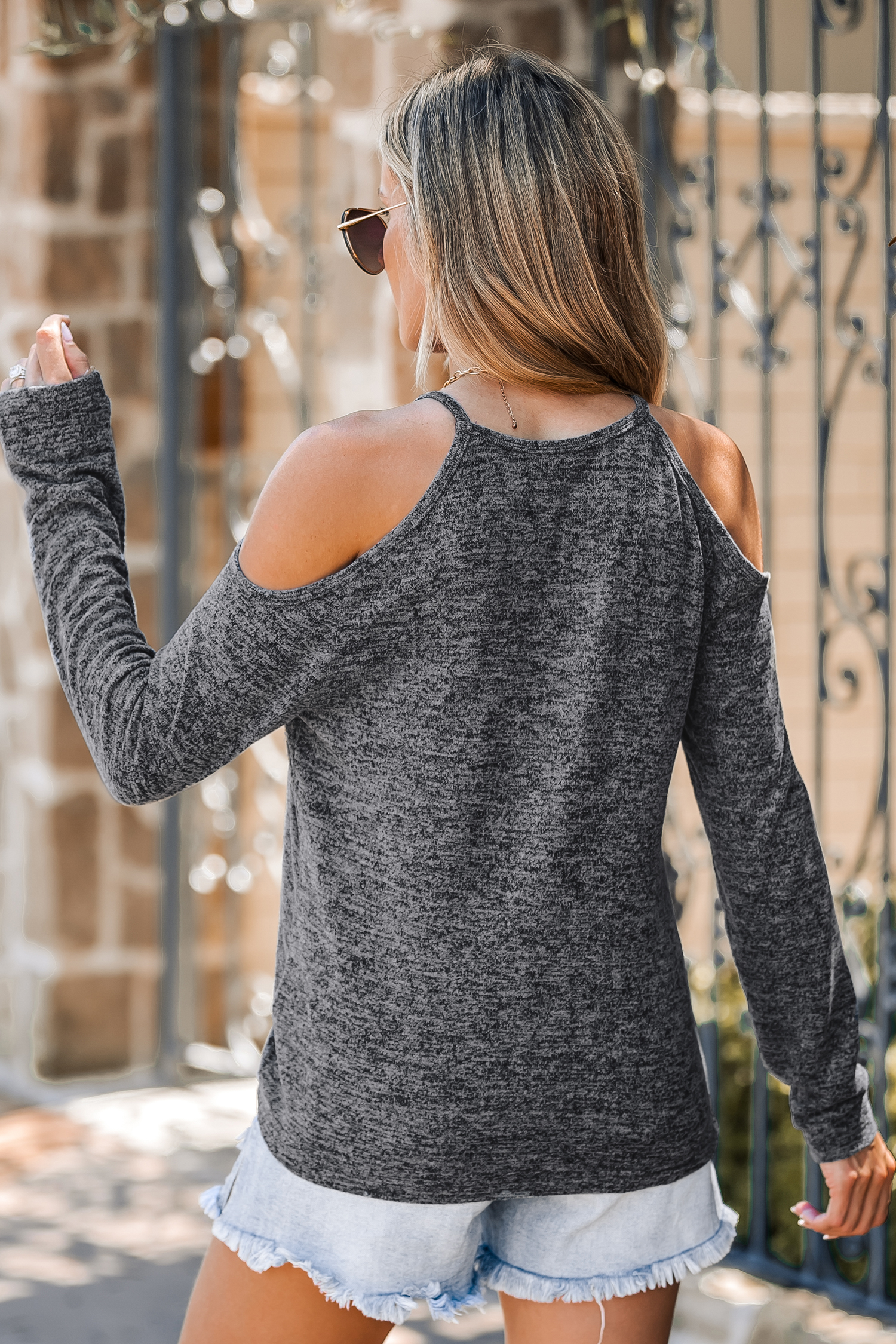 T-shirt torsadé à épaules ouvertes en tricot marbré