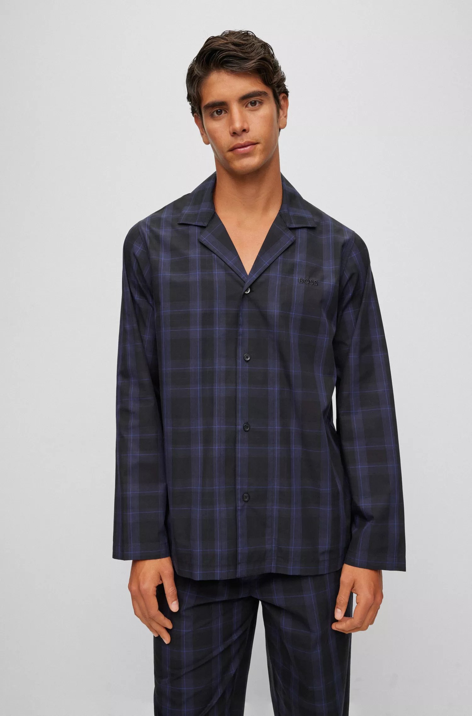 Pijama xadrez preto da BOSS em popeline de puro algodão.