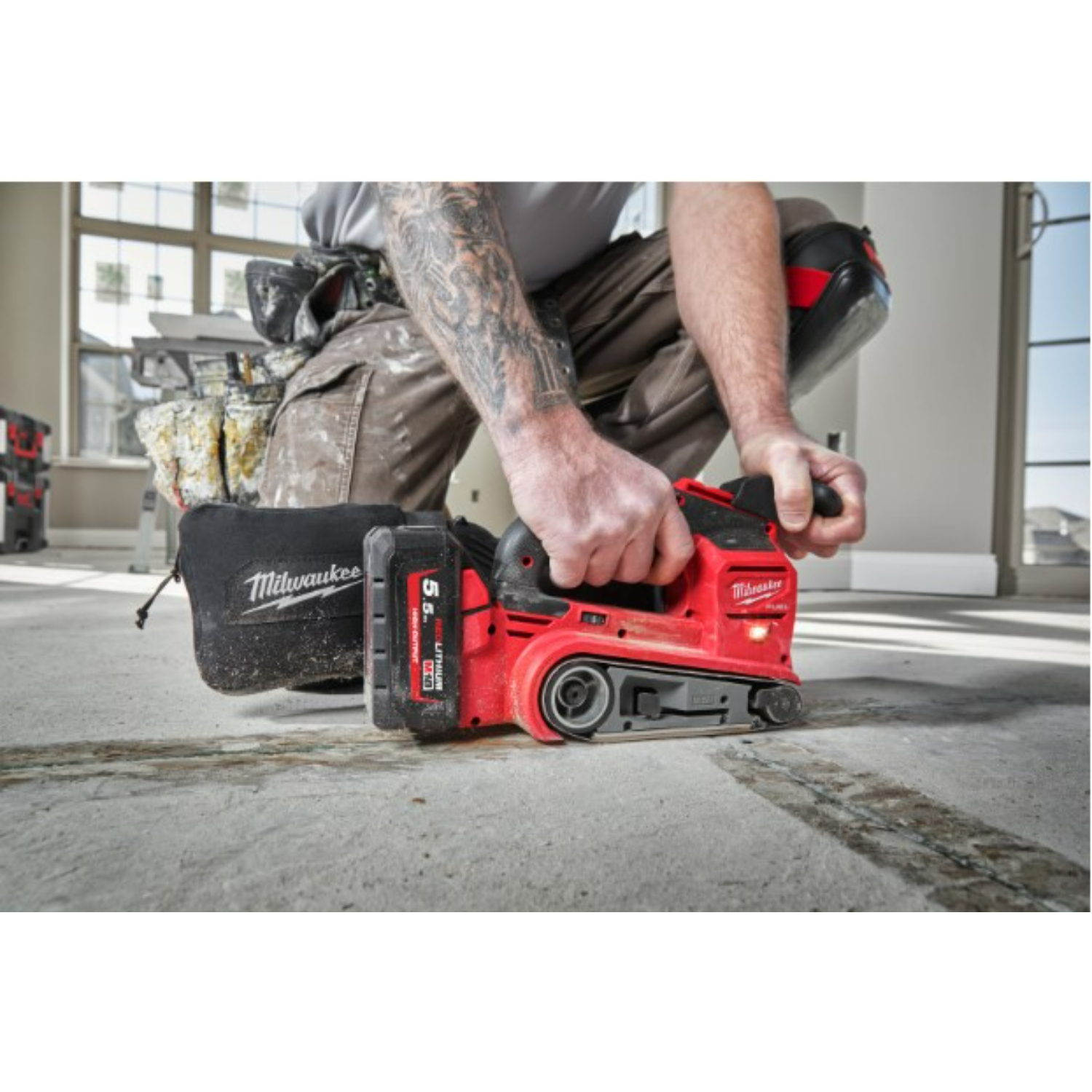 Milwaukee M18 FBTS75-552X 18V Li-ion accu bandschuurmachine set (2x 5.5Ah) in HD Box- 75 x 457 mm