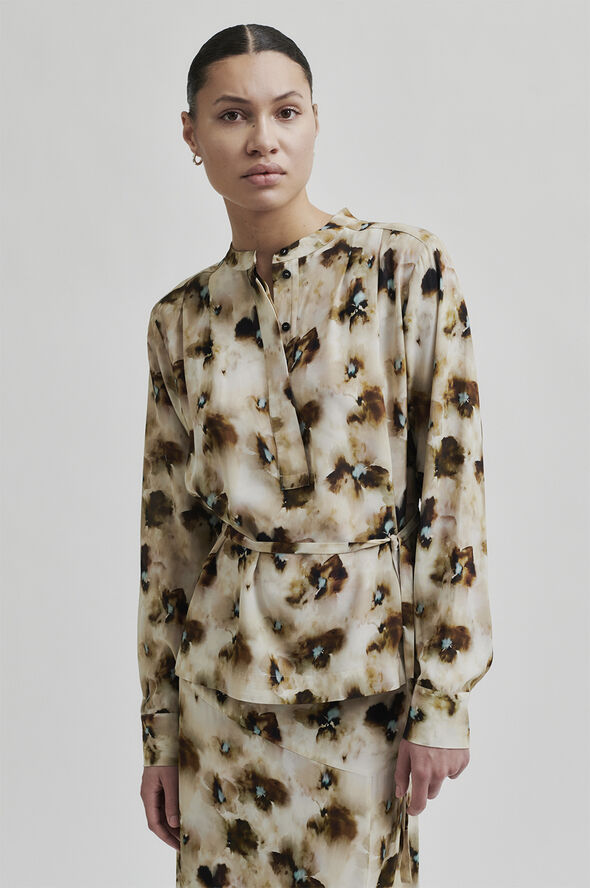 Second Female Flor Blouse Festival bloom