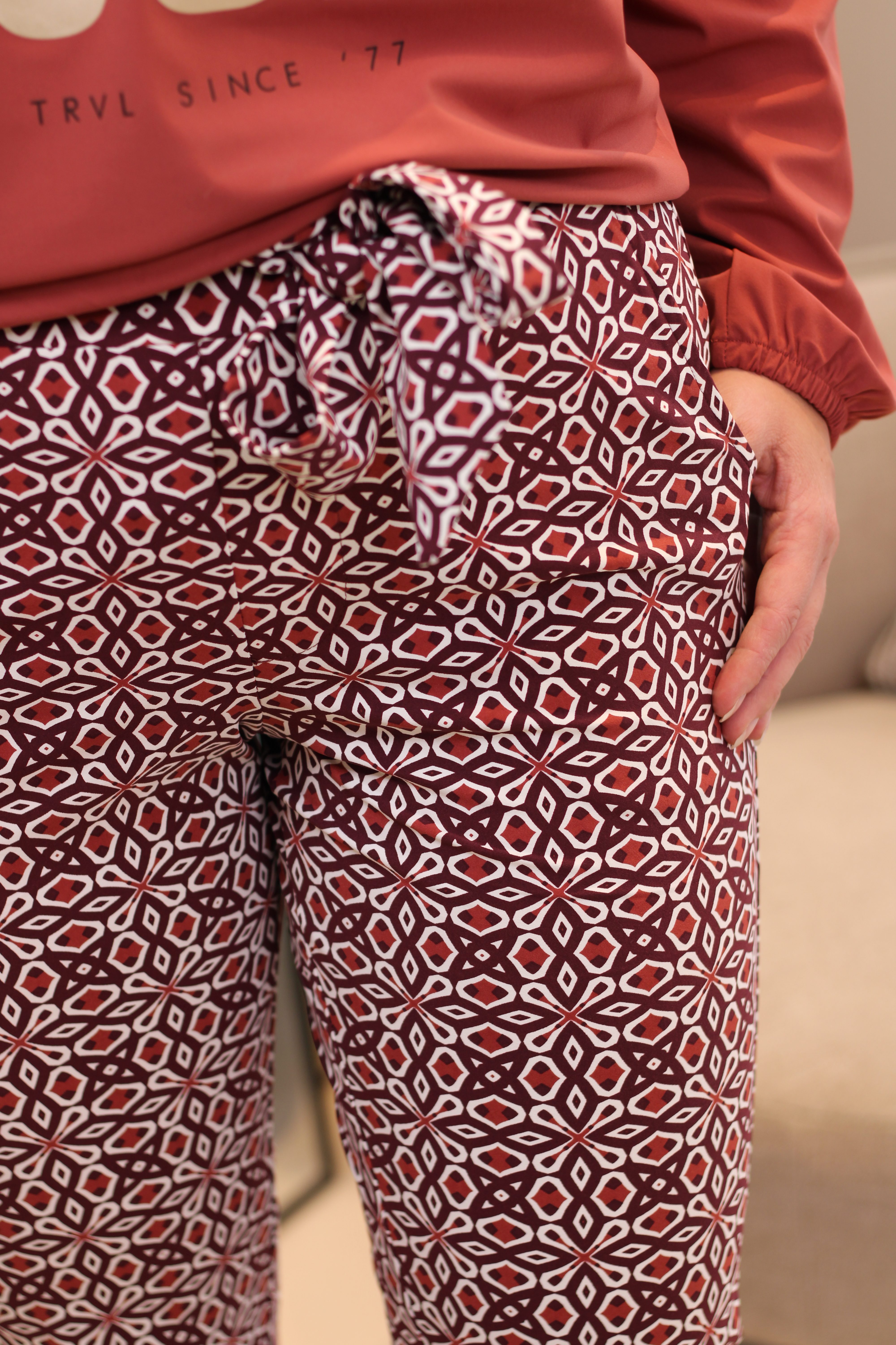 Zoso - Pretty Printed Flair Travel Pants - Off White/Bordeaux
