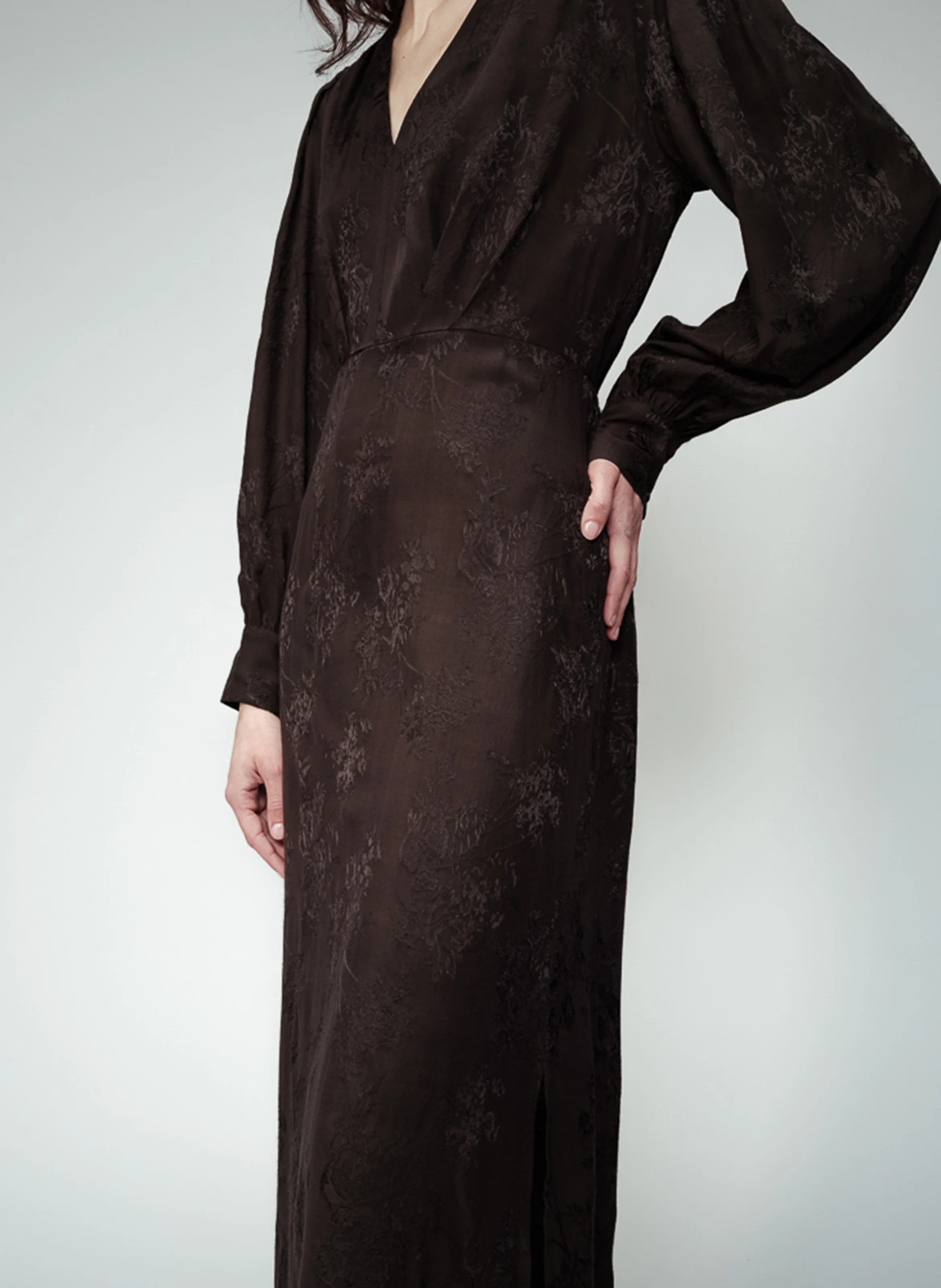 OLSEN - Robe longue col V aspect jacquard | Noir