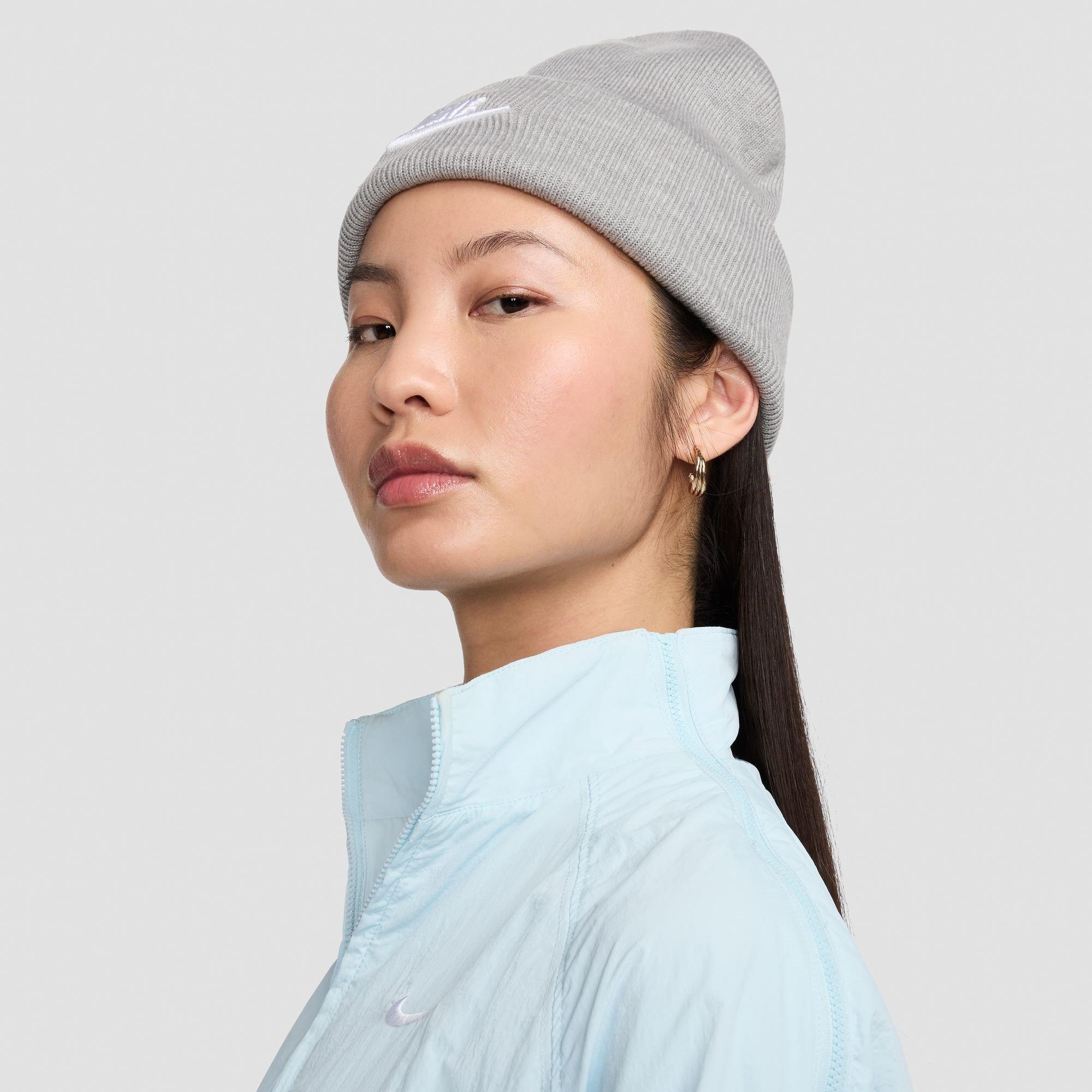 Nike NSW Peak Beanie Sn54