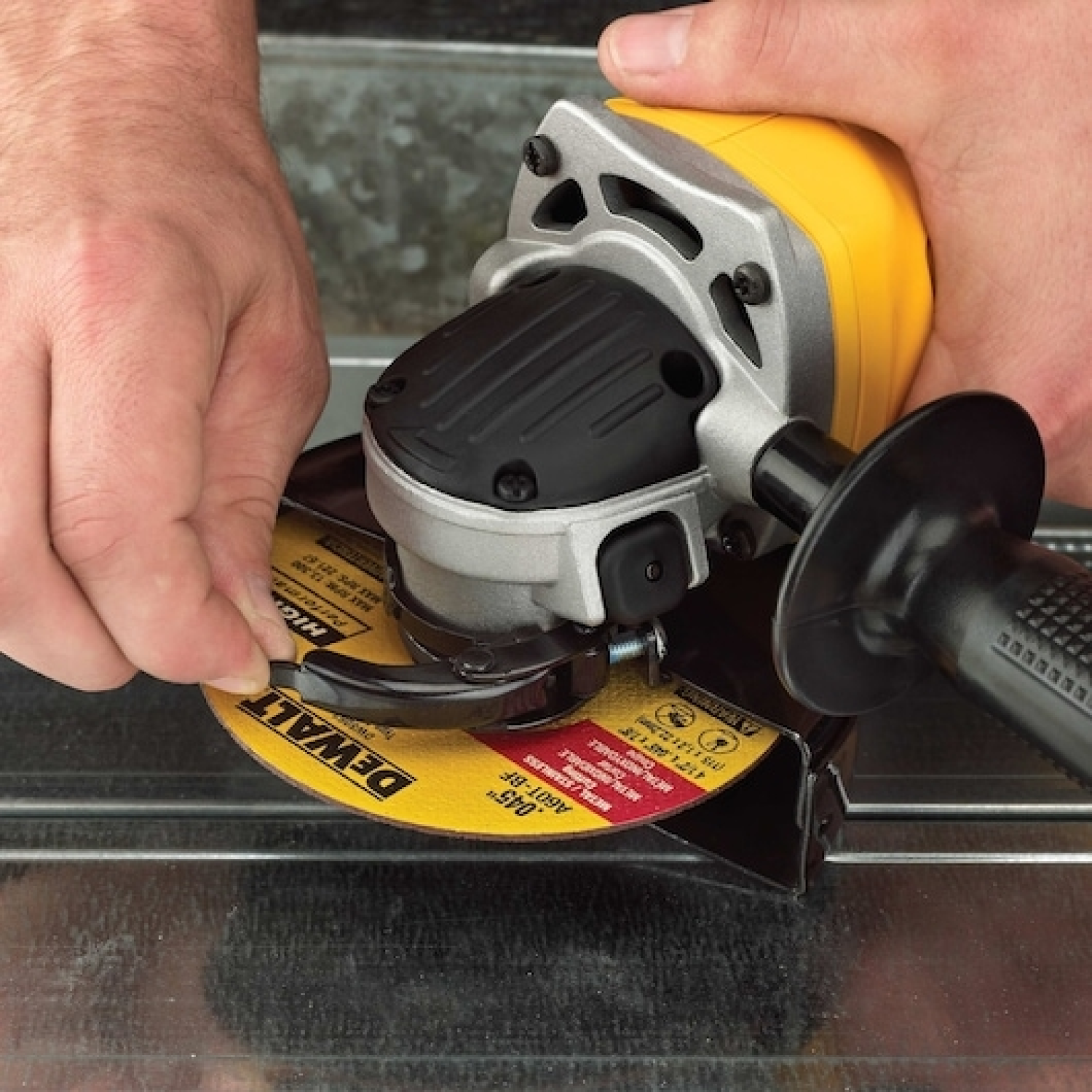 DeWALT DCG412M2 18V Li-Ion Accu haakse slijper set (2x 4.0Ah accu) in koffer - 125mm