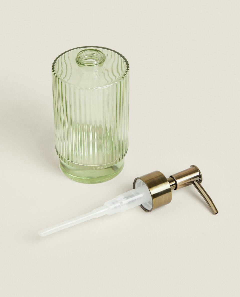 Conjunto de banheiro em vidro com design em relevo