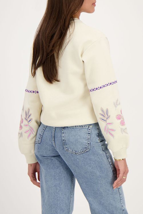 Beige sweater met embroidery
