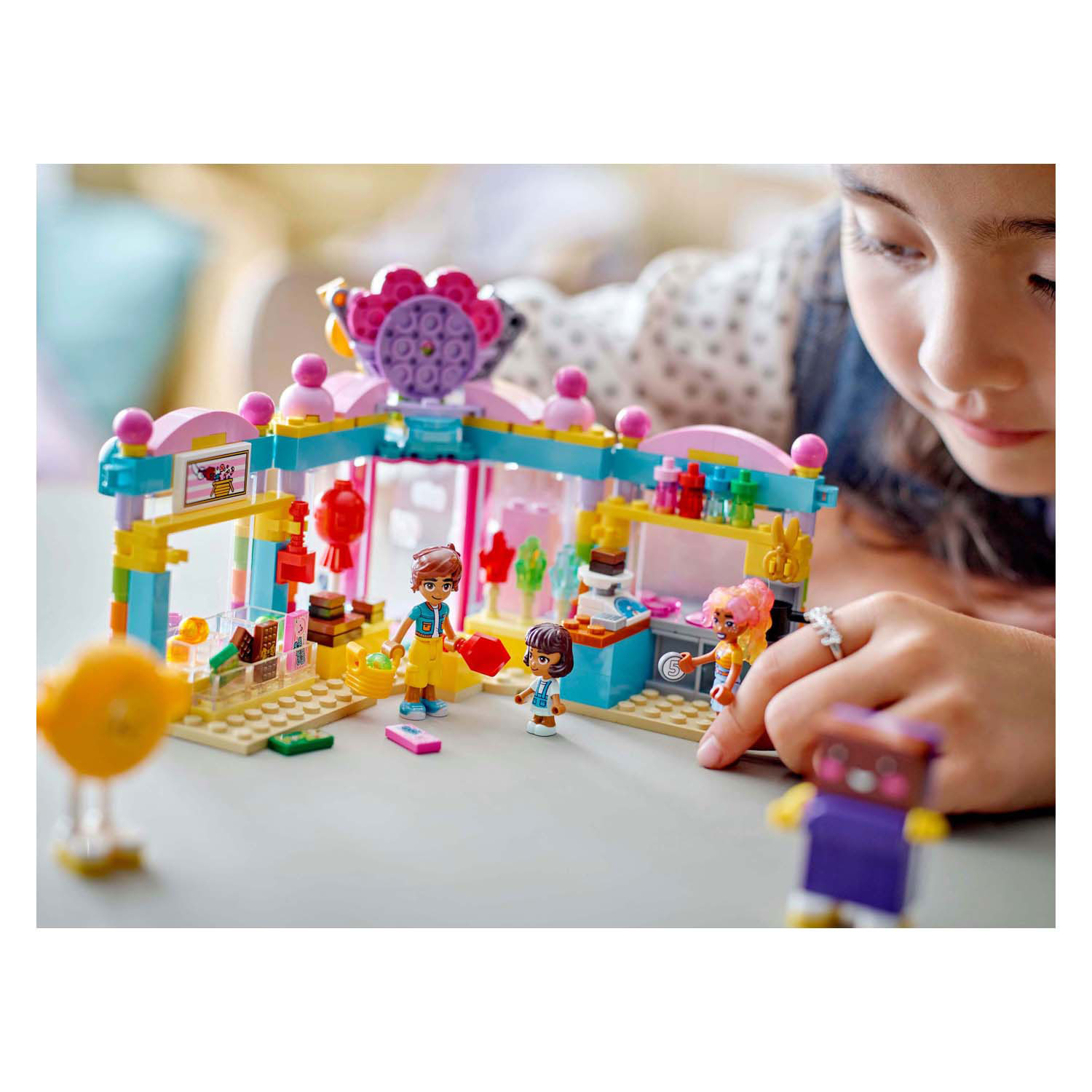 LEGO Friends 42649 Heartlake City Snoepwinkel