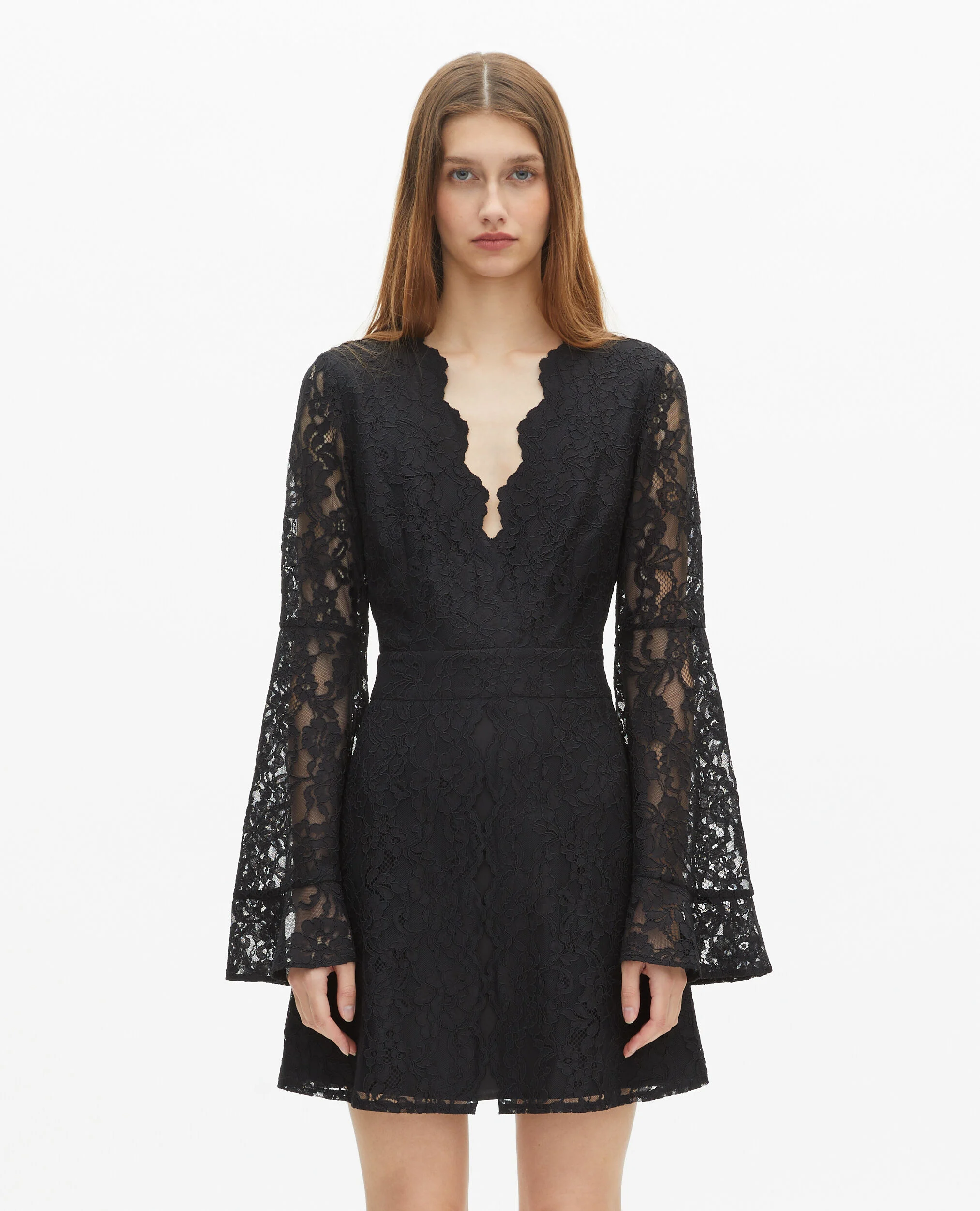 Robe courte à manches évasées en dentelle noire
