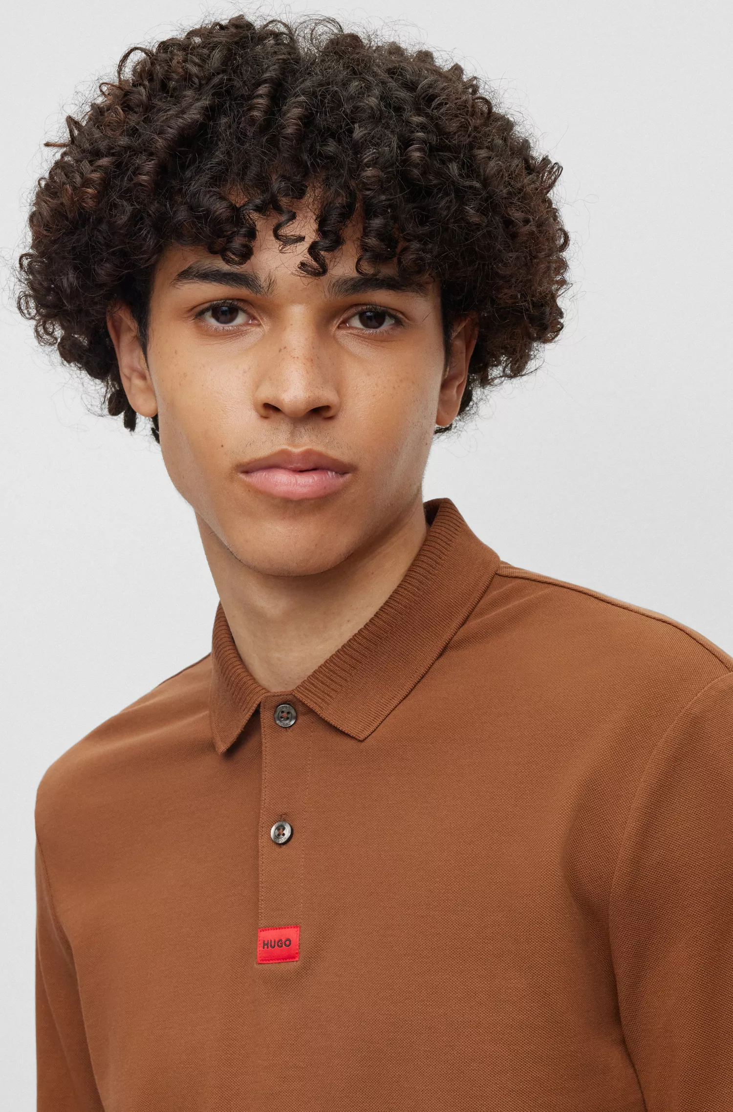 Camisa polo HUGO vermelha em piqué de algodão com corte slim e etiqueta com o logotipo.