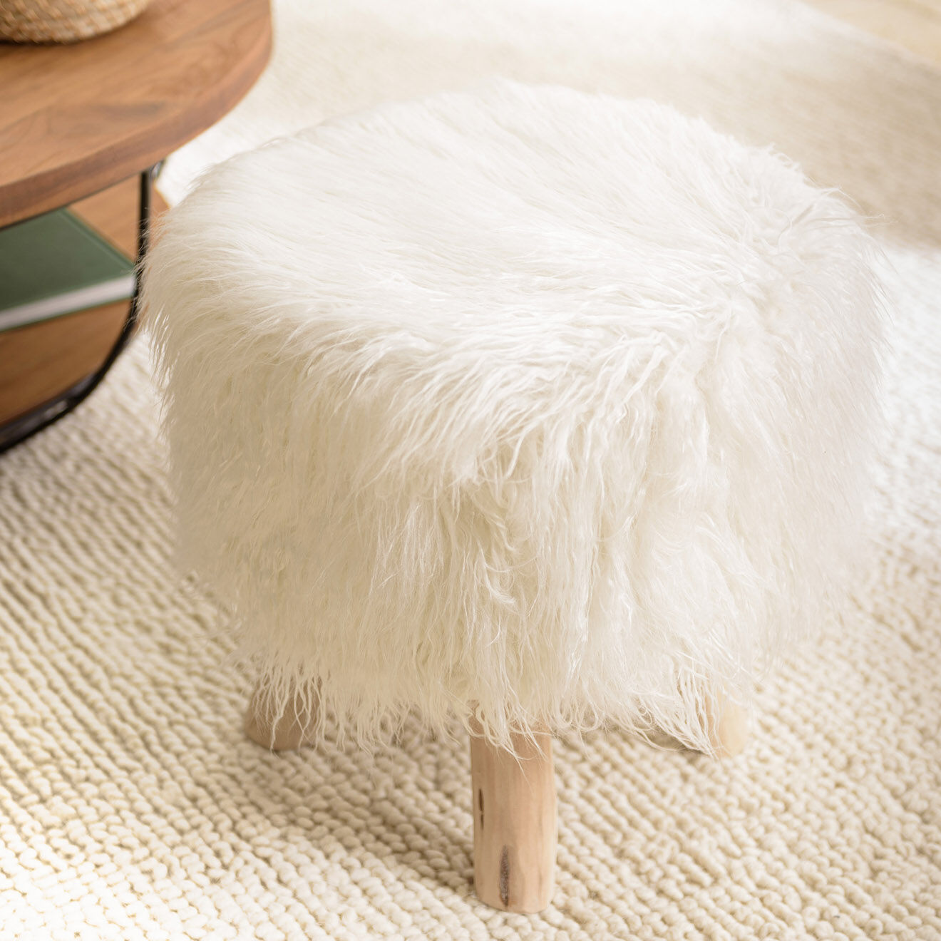 Macabane Tabouret rond en Fausse Fourrure Sacha ivoire - D.40x43 cm