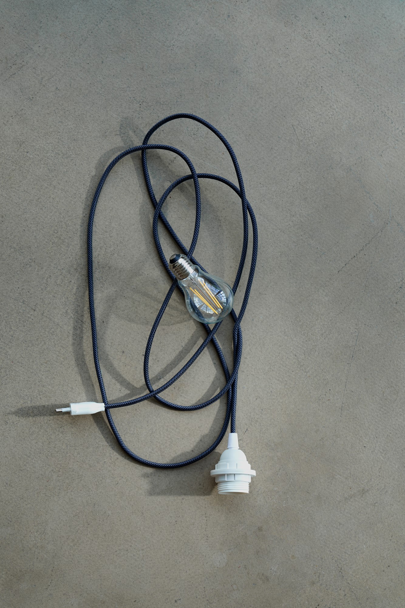 Plug-in pendellampe White | Tekstilkabel/termoplastisk fatning. 2,5 m. E27. | Black, White | Creative Cables