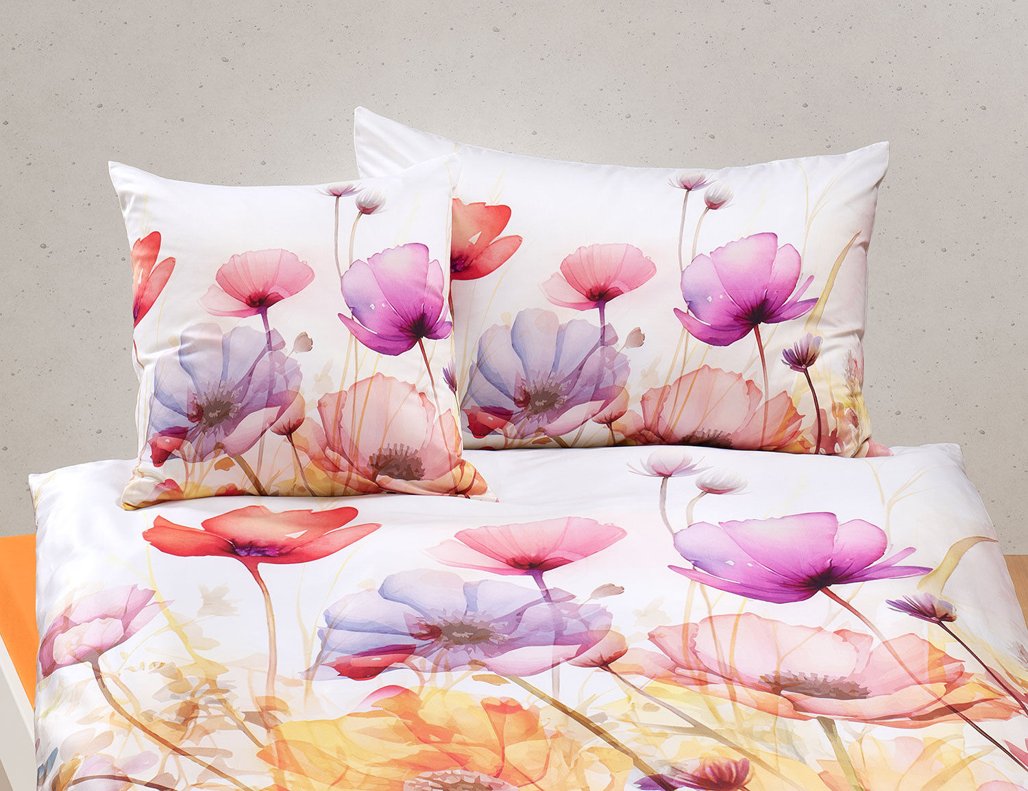 Bettwäsche mit farbigem Mohnblumenmuster