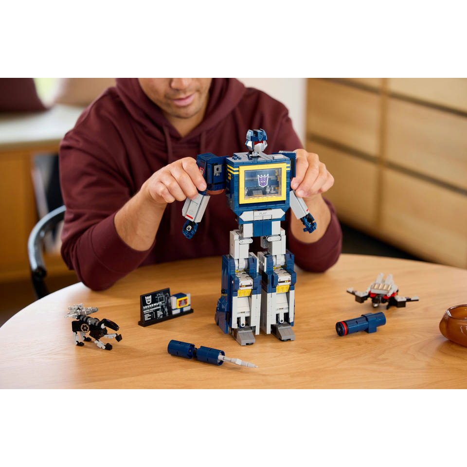 LEGO Icons Transformers: Soundwave 10358