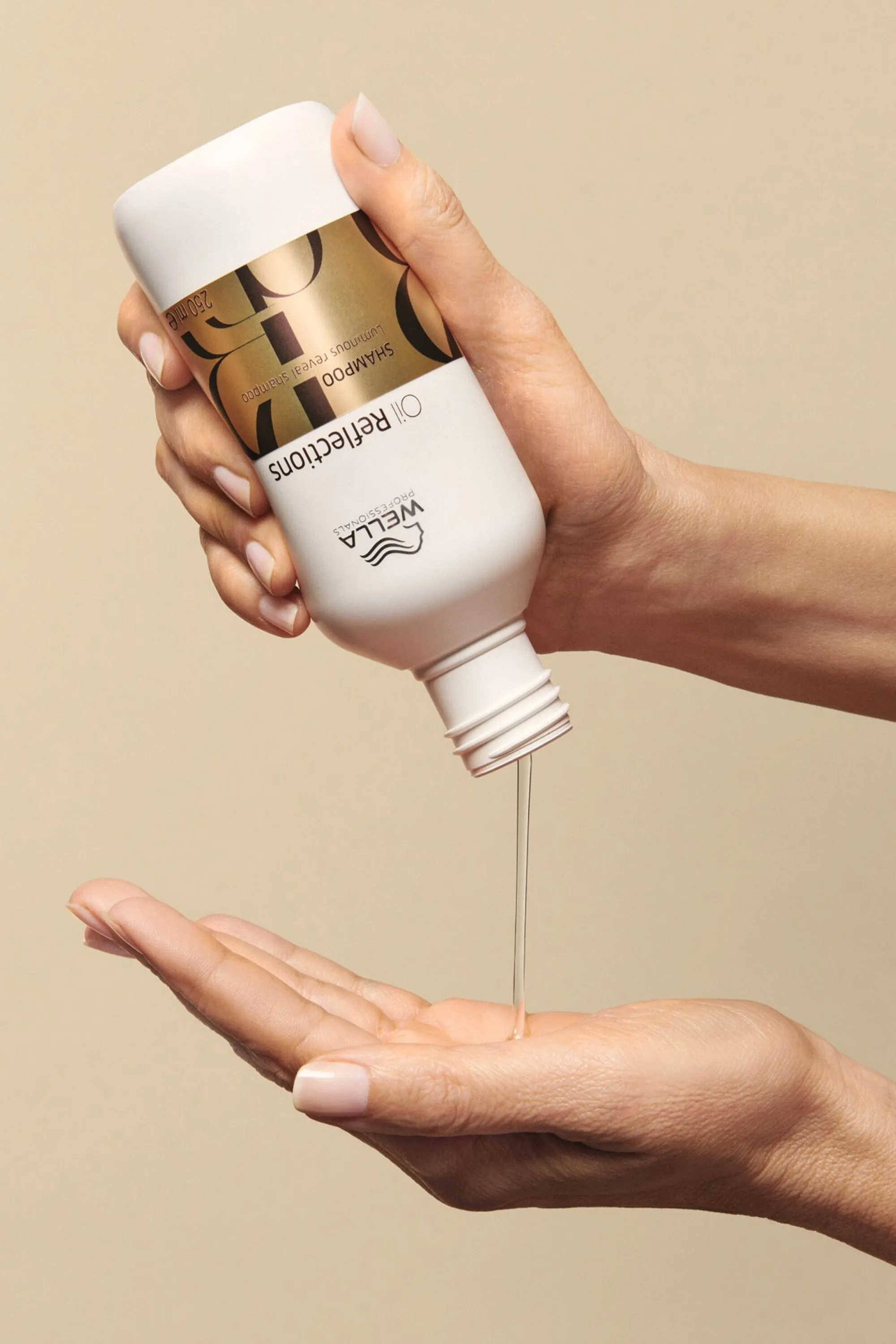 Wella Professionals Shampoing révélateur de lumière pour tous types de cheveux Oil Reflections-250 ml