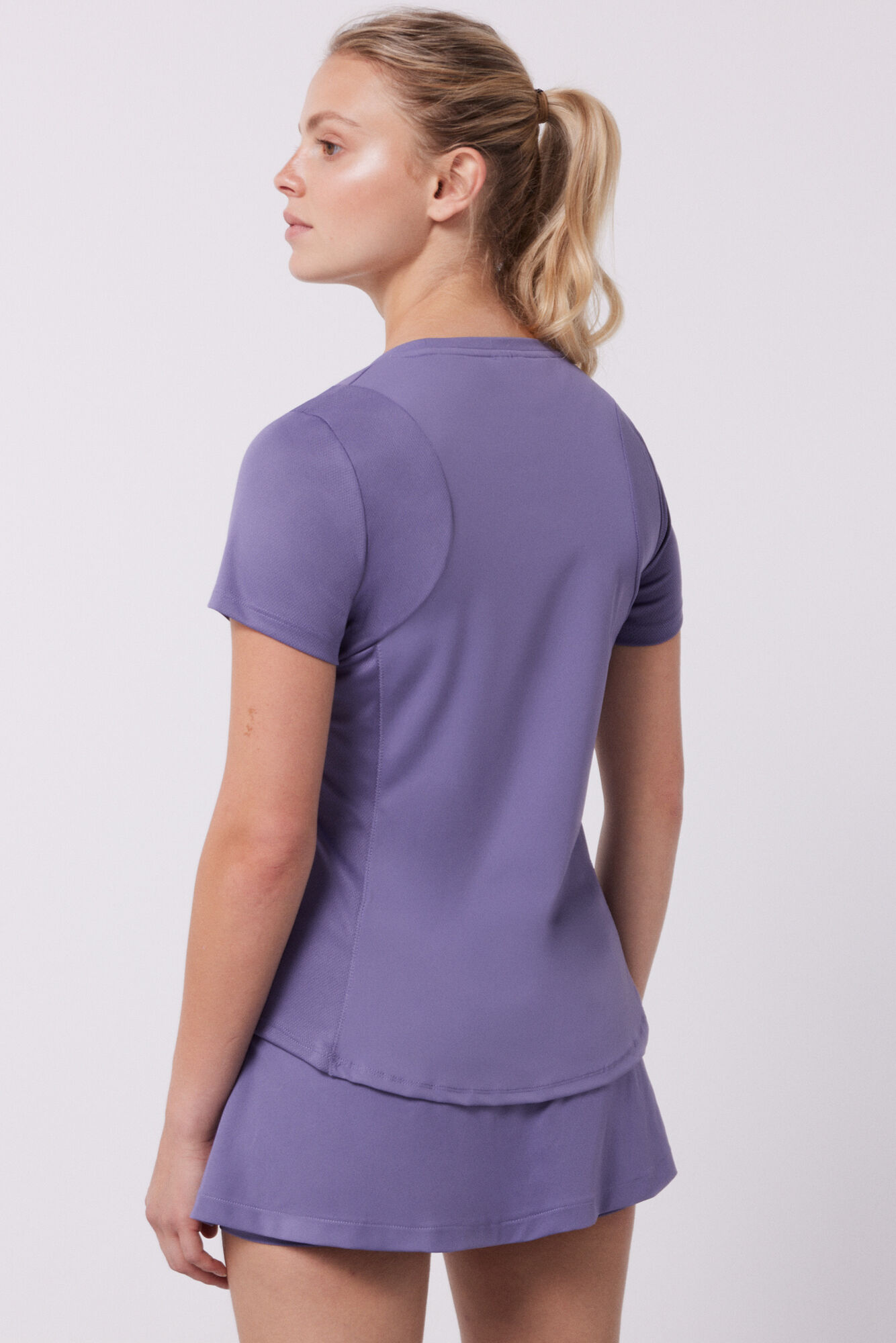 camiseta lilás respirável