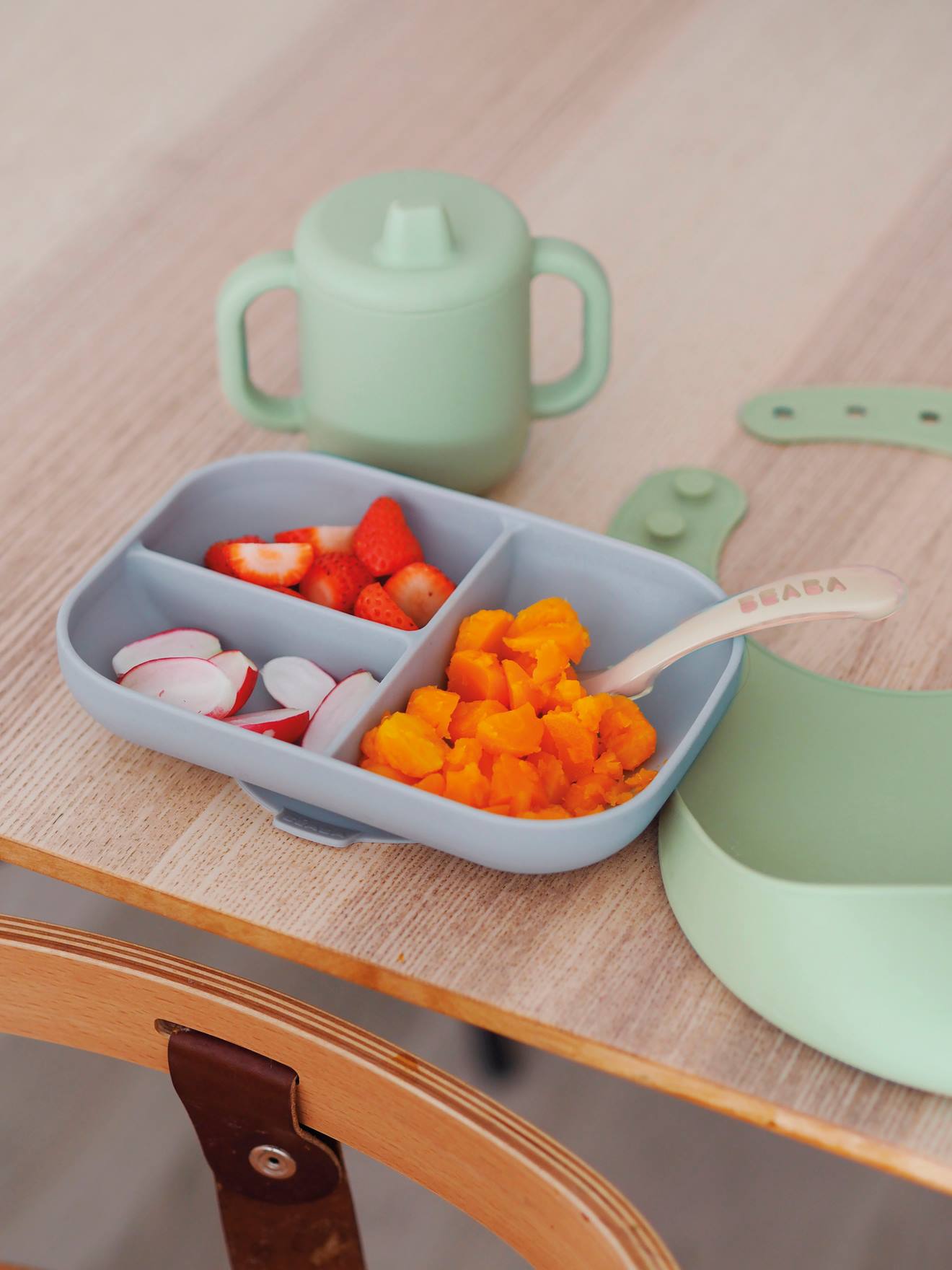Recipiente de silicone para refeições BEABA - 4 itens essenciais - Verde Salgueiro