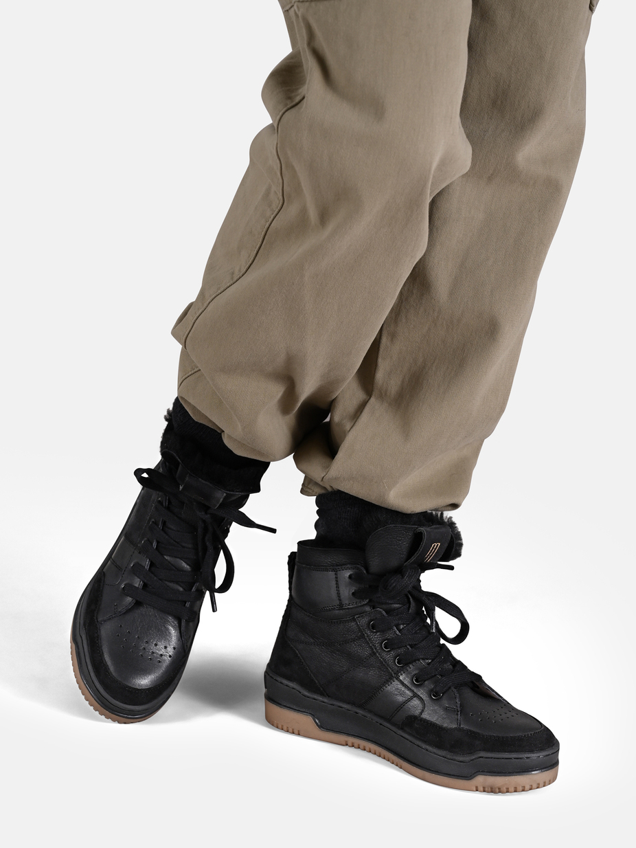 SNEAKER NAILA