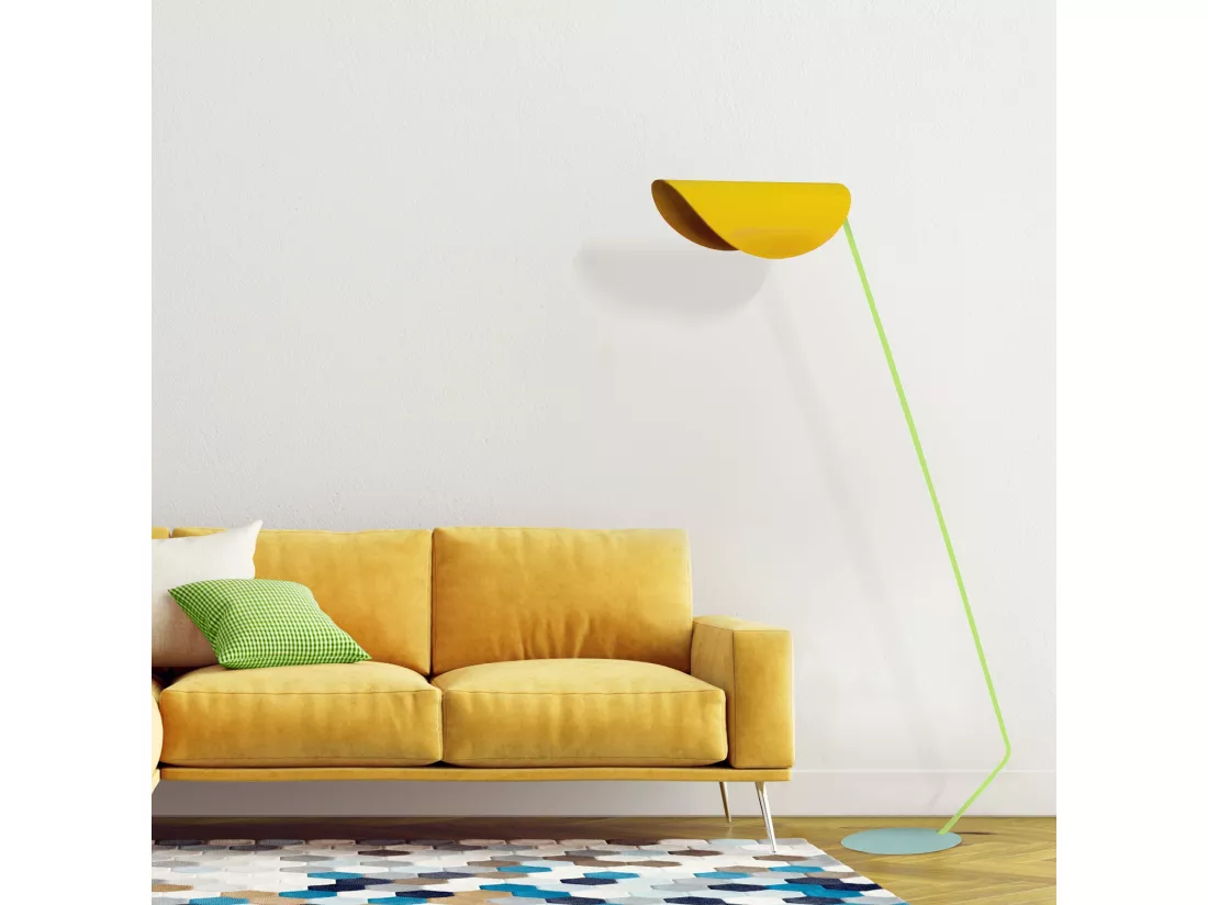 Lampadaire métal,abajour ovale jaune 170 cm.