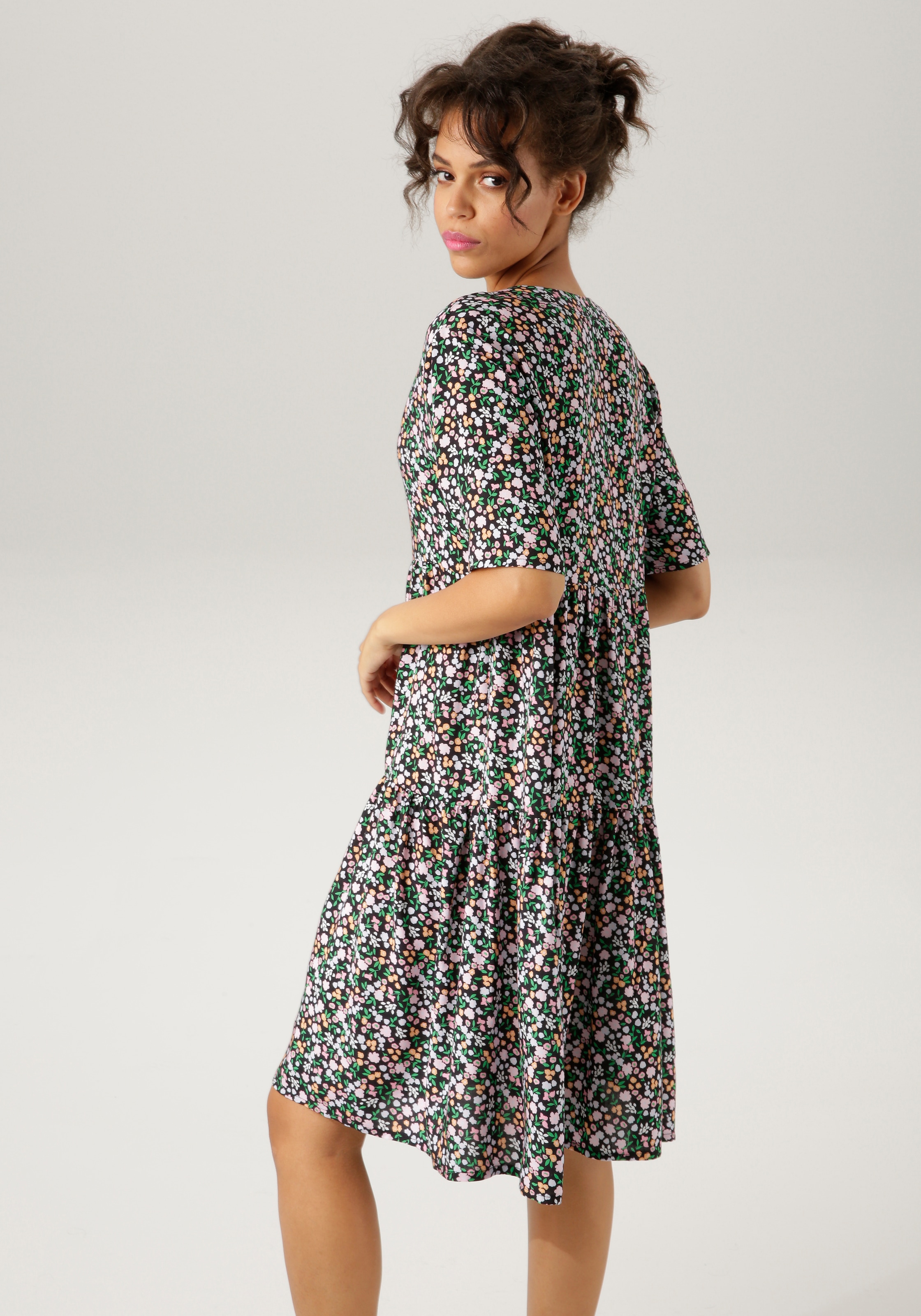 Aniston CASUAL Sommerkleid mit buntem Minimal-Blumendruck