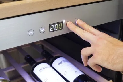 Caso WineComfort 660 Smart, Vin køleboks, Fritstående, 66 flaske(r), 60 W, Indvendig belysning, Rustfrit stål