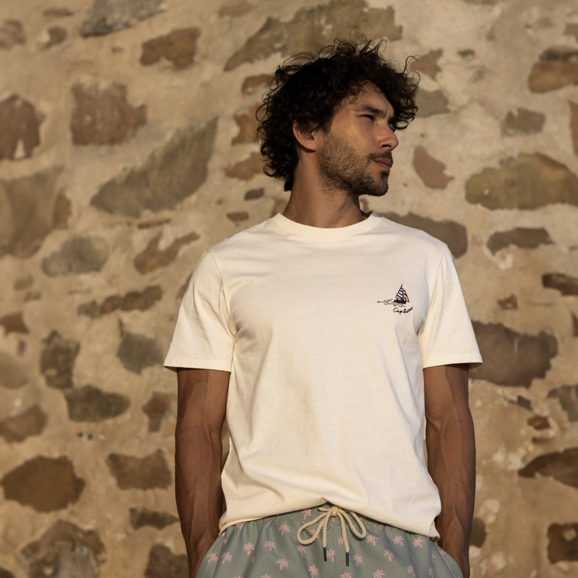 T-shirt écru broderie poitrine capitaine coton et coton recyclé - modèle arcy