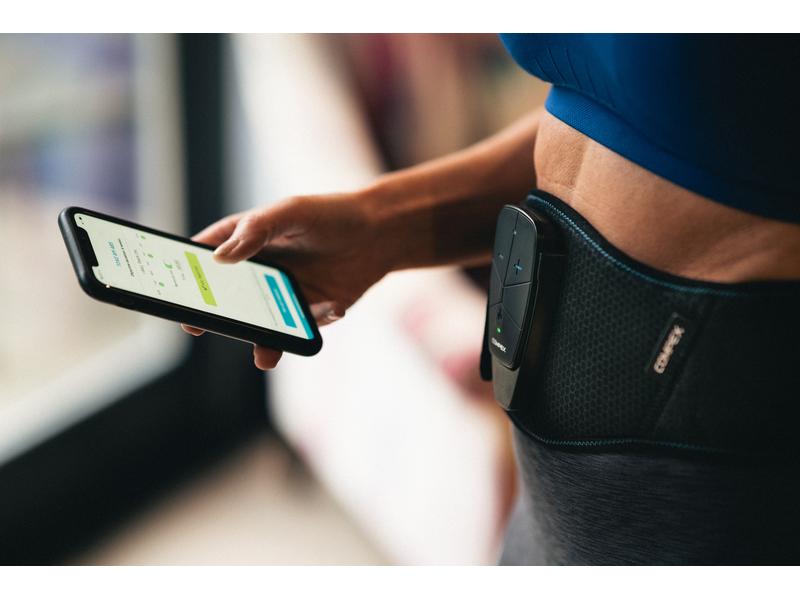 Compex Elektrostimulationsgerät Corebelt 5.0 Set S/M App-Gesteuerter Gürtel für Bauch und unteren Rücken