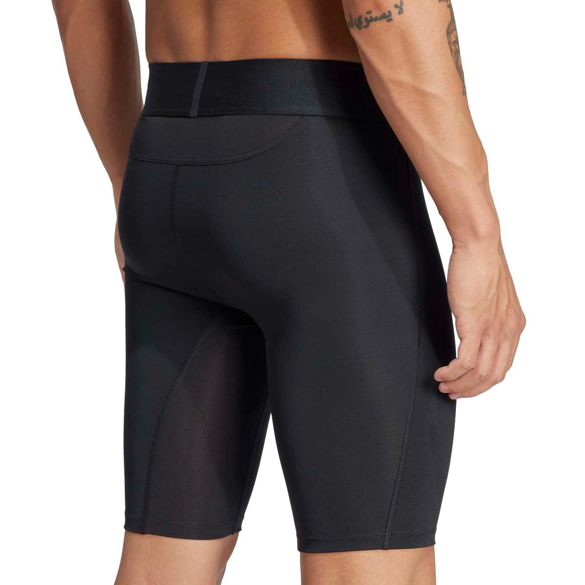 Leggings curtas adidas Techfit