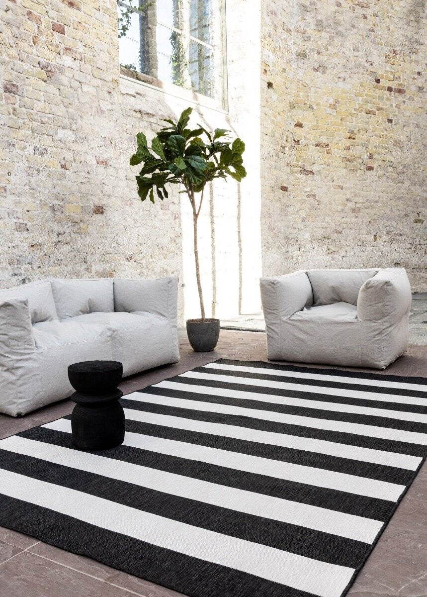 Eva Interior Buitenkleed Stripes zwart|wit dubbelzijdig - 240 x 340 cm