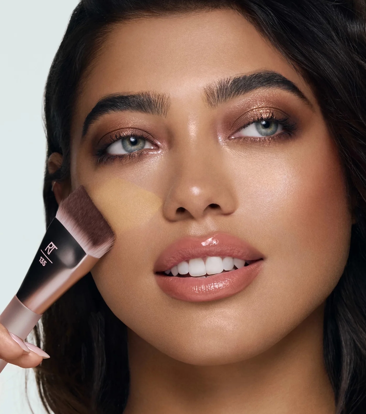 Real Techniques - *New Nude 2.0* - Pincel para Rosto Diamond Blending