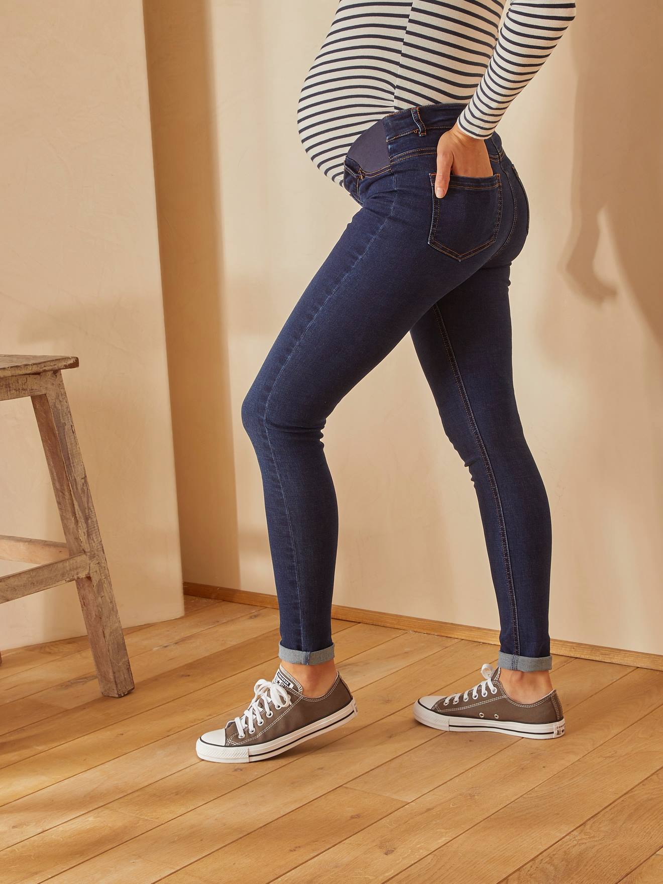 Calça jeans skinny azul-escura lisa para gestantes