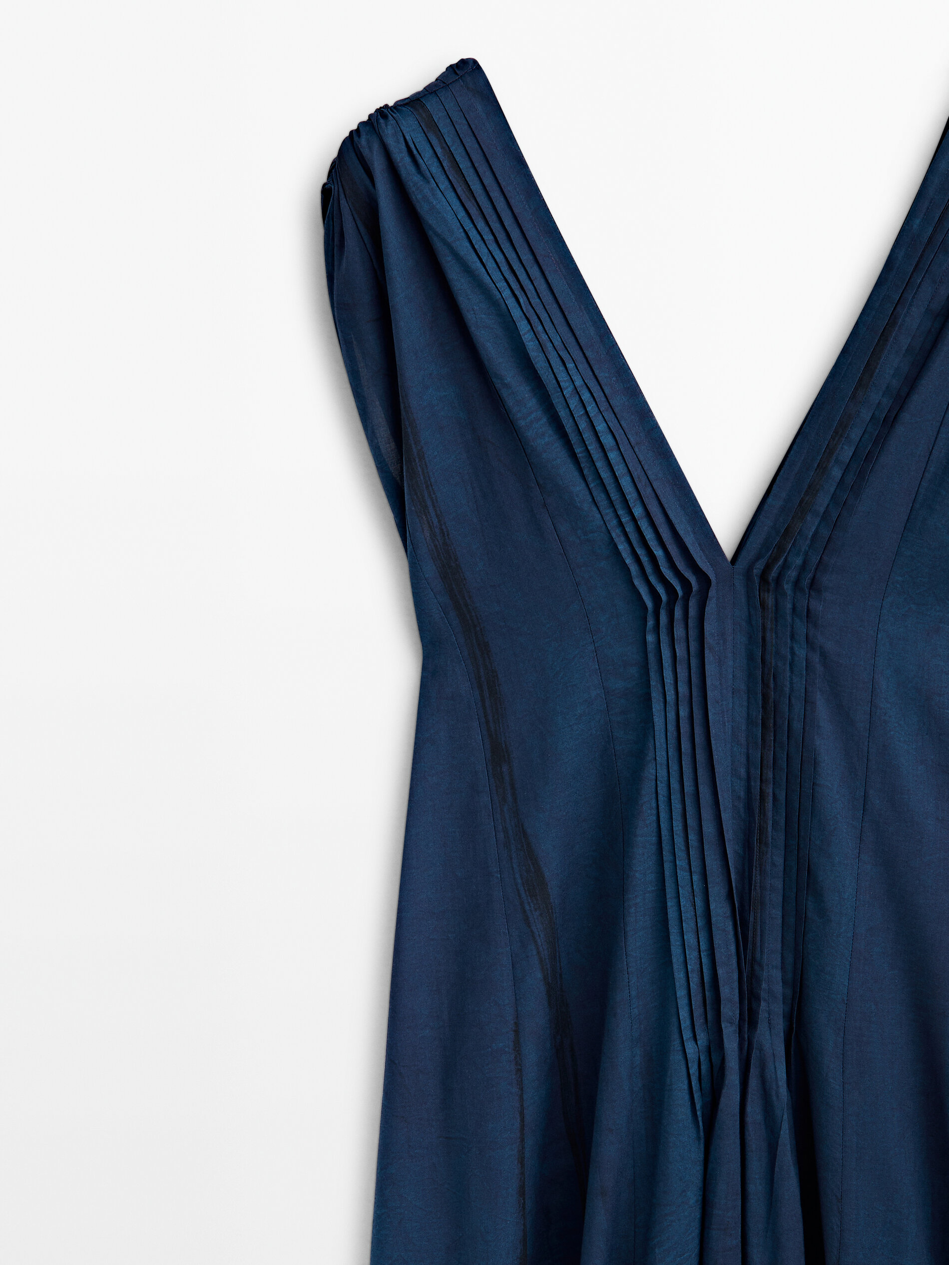 Vasos com detalhes estampados em vestidos - AZUL