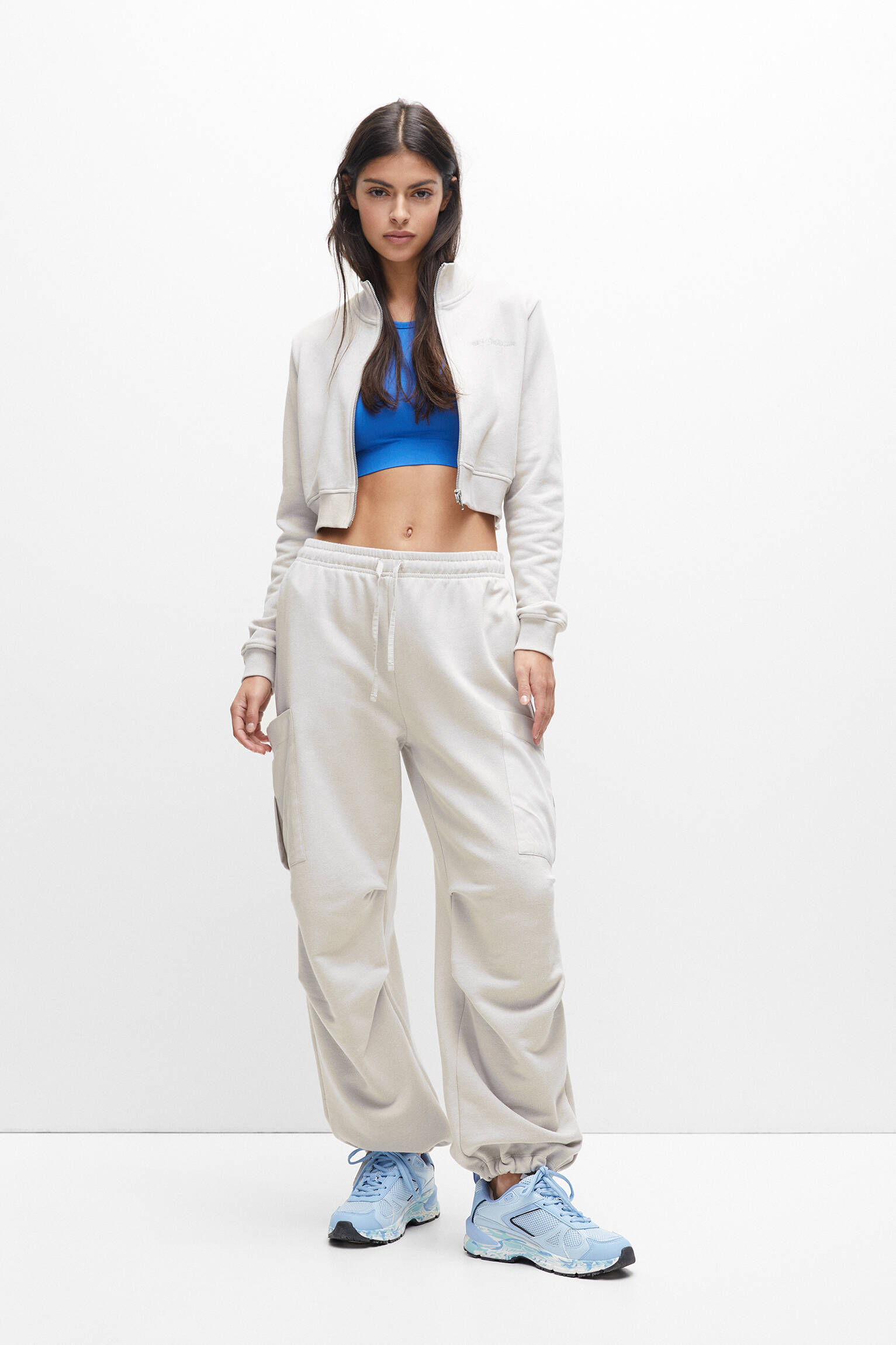 MOLETOM CROPPED COM ZÍPER - CINZA CLARO