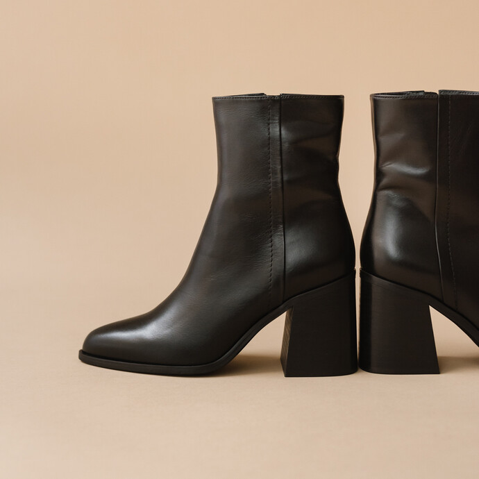 Bottines à talons  en cuir noir
