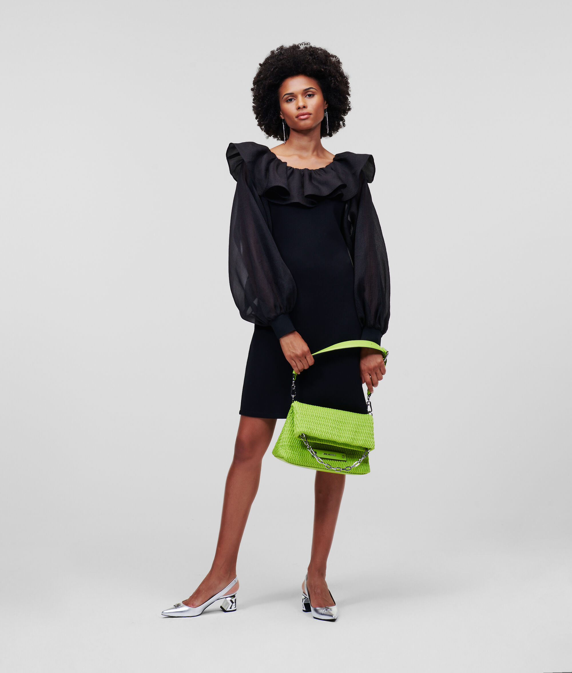 ROBE OVERSIZE À COL SÉLECTIONNÉE PAR HUN KIM