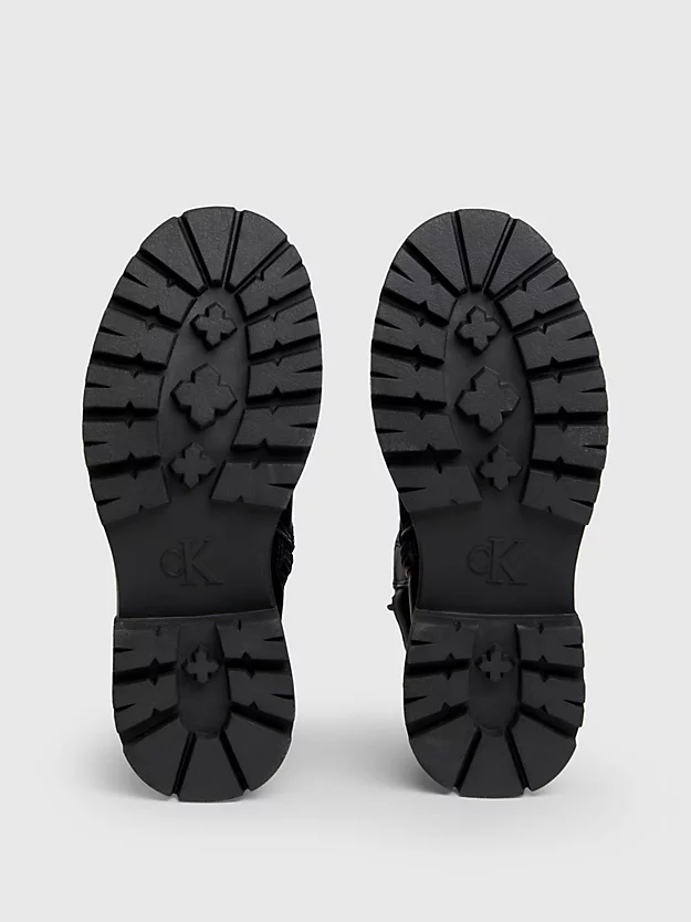 Botas infantis com cadarço
